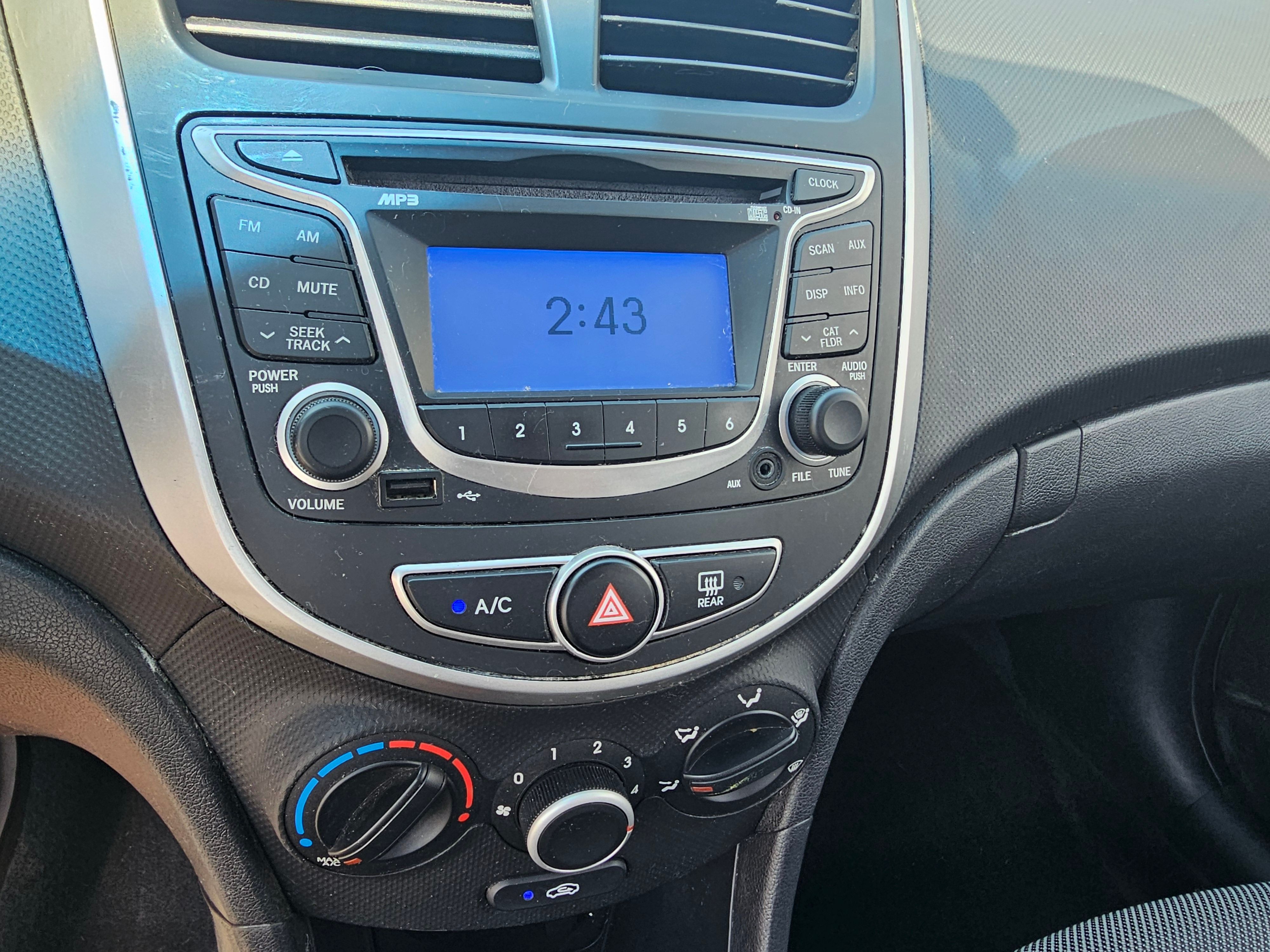 HYUNDAI Accent 2012 - Image 8