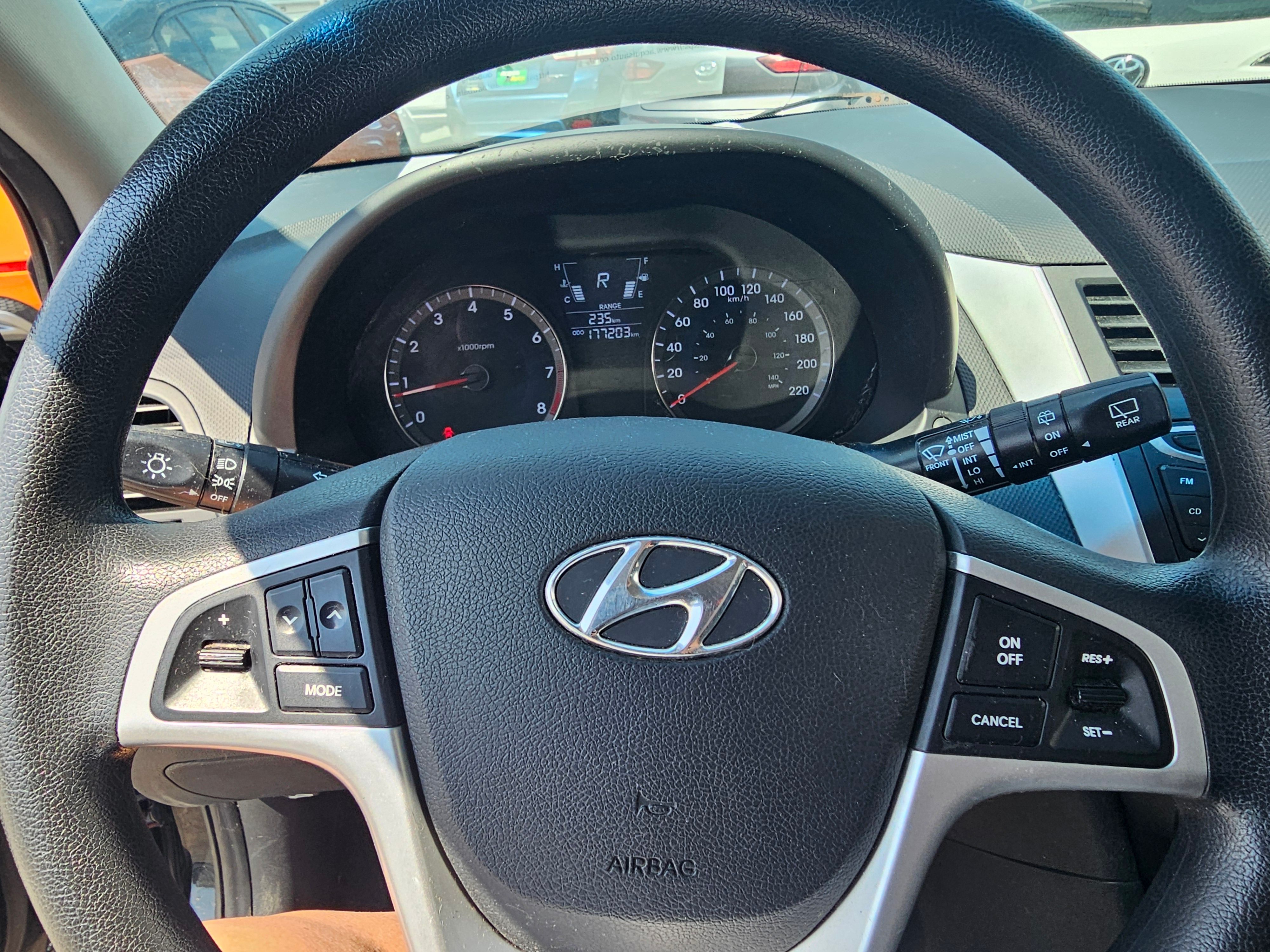 HYUNDAI Accent 2012 - Image 9