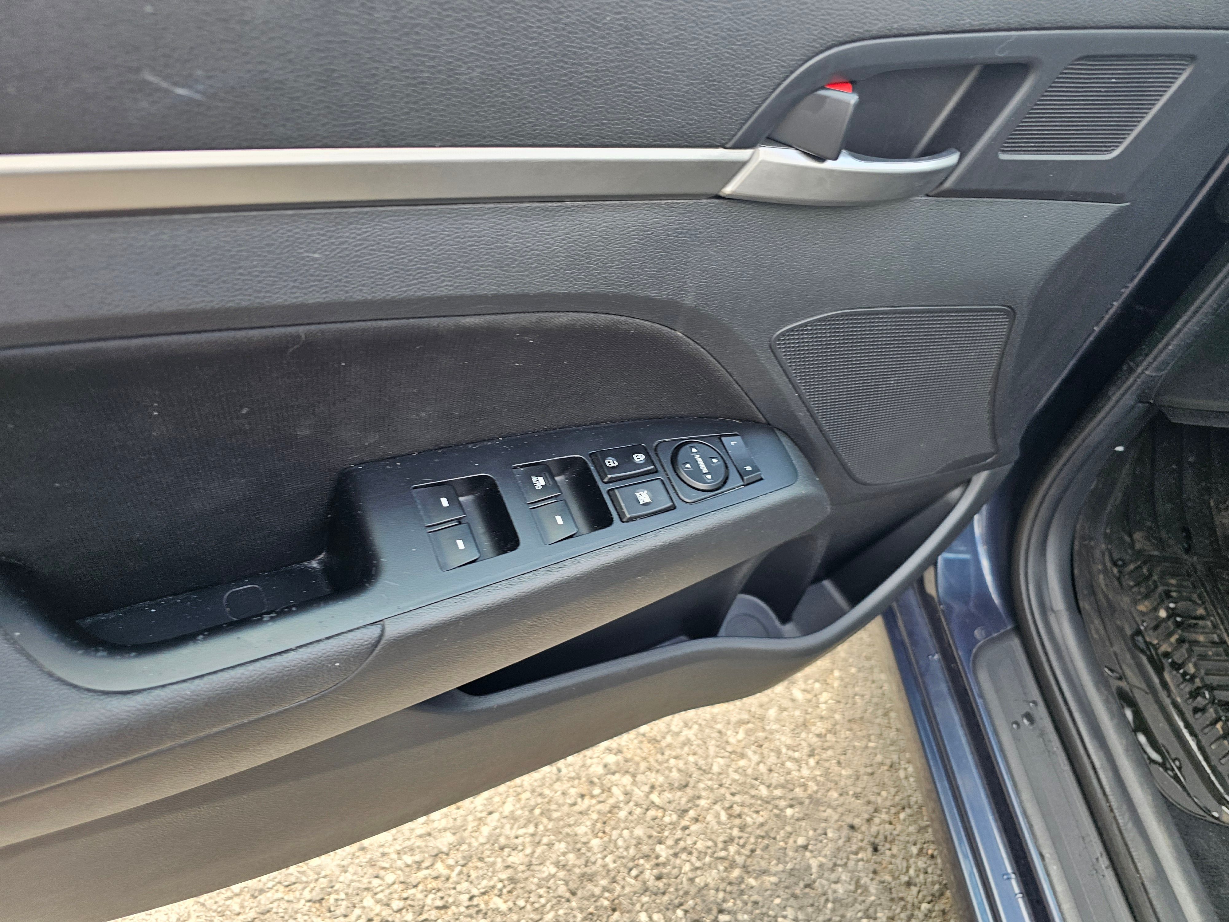 HYUNDAI Elantra 2020 - Image 8