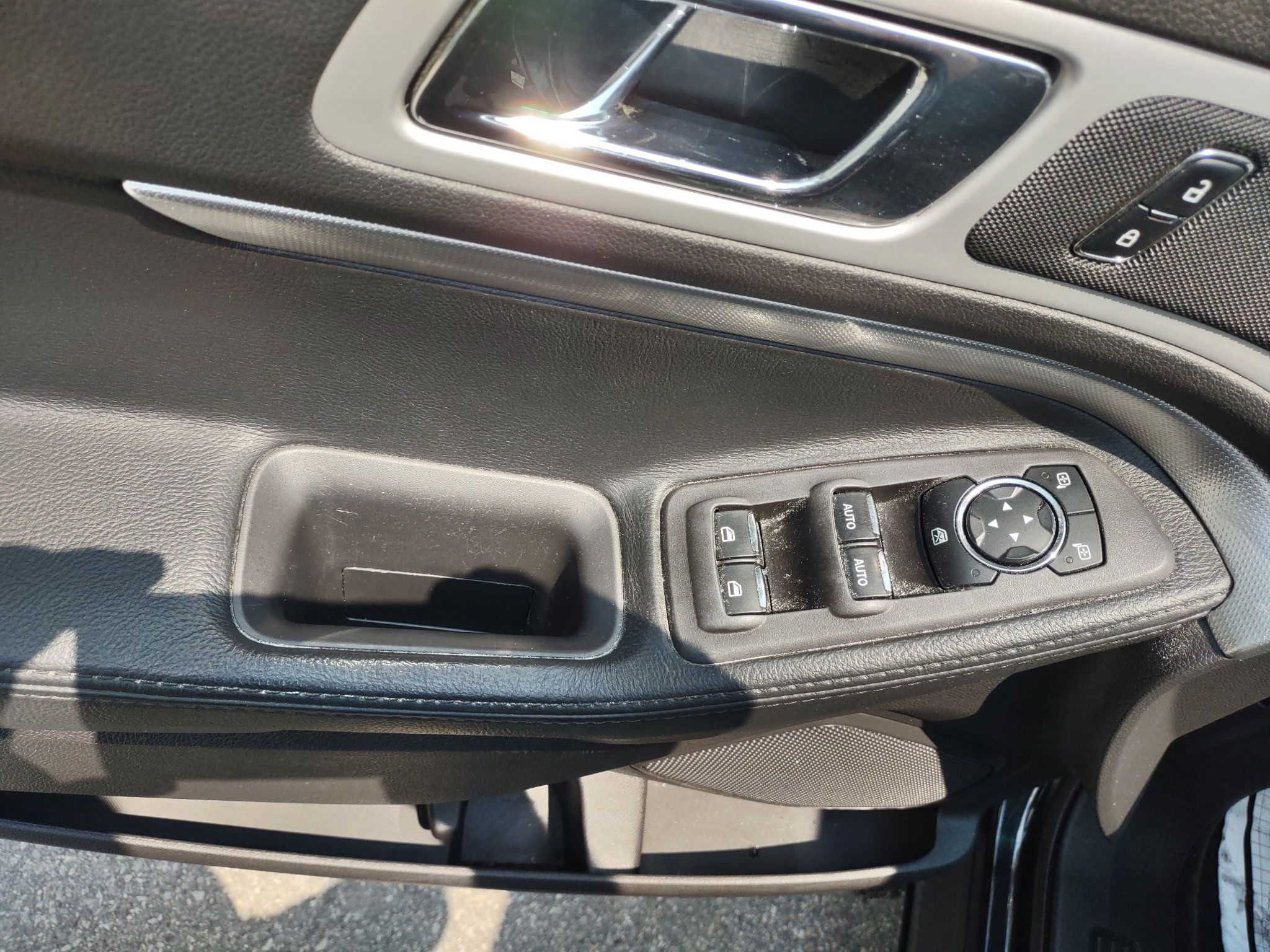 FORD Explorer 2015 - Image 17