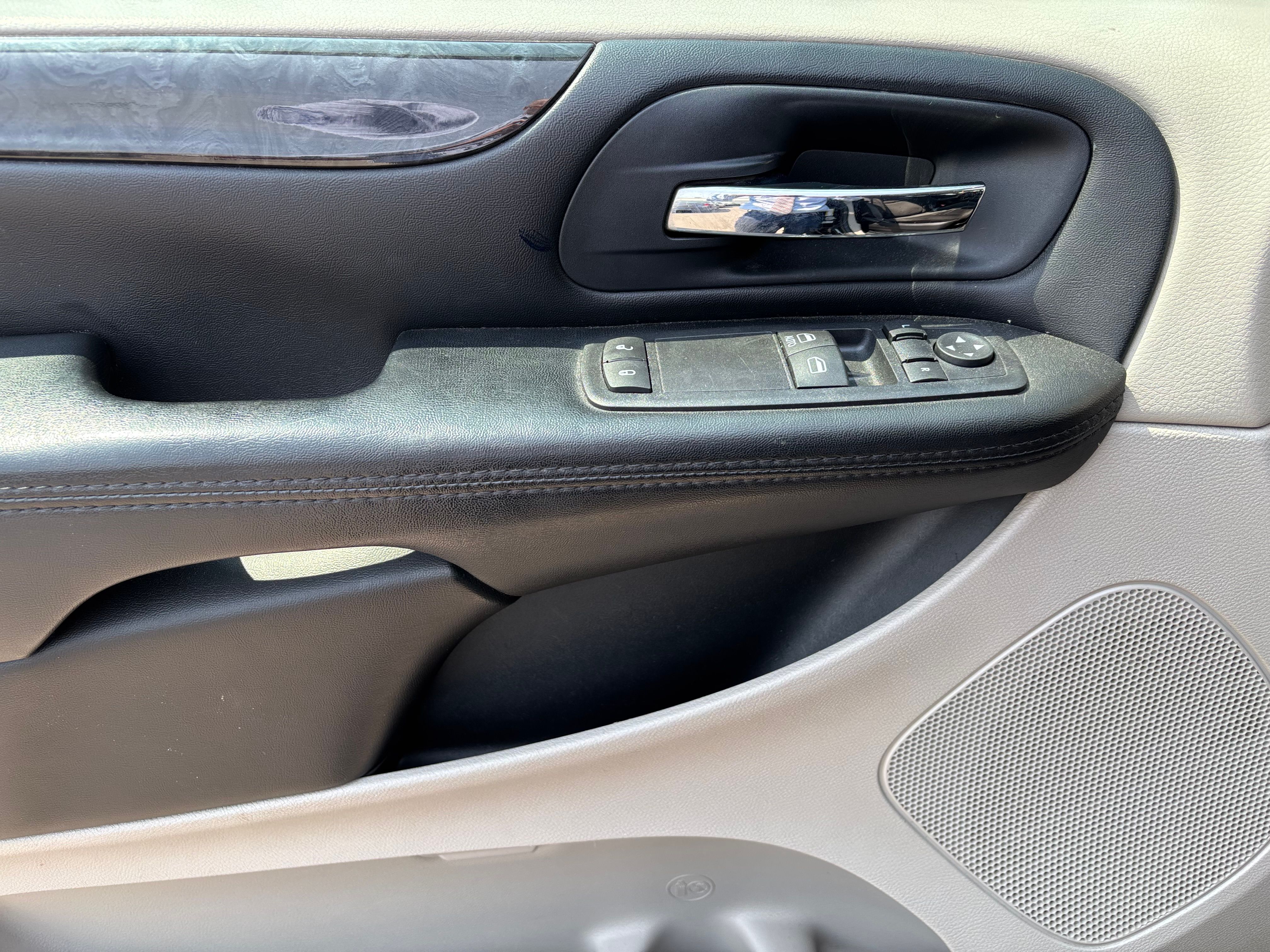 Dodge Grand Caravan 2015 - Image 11