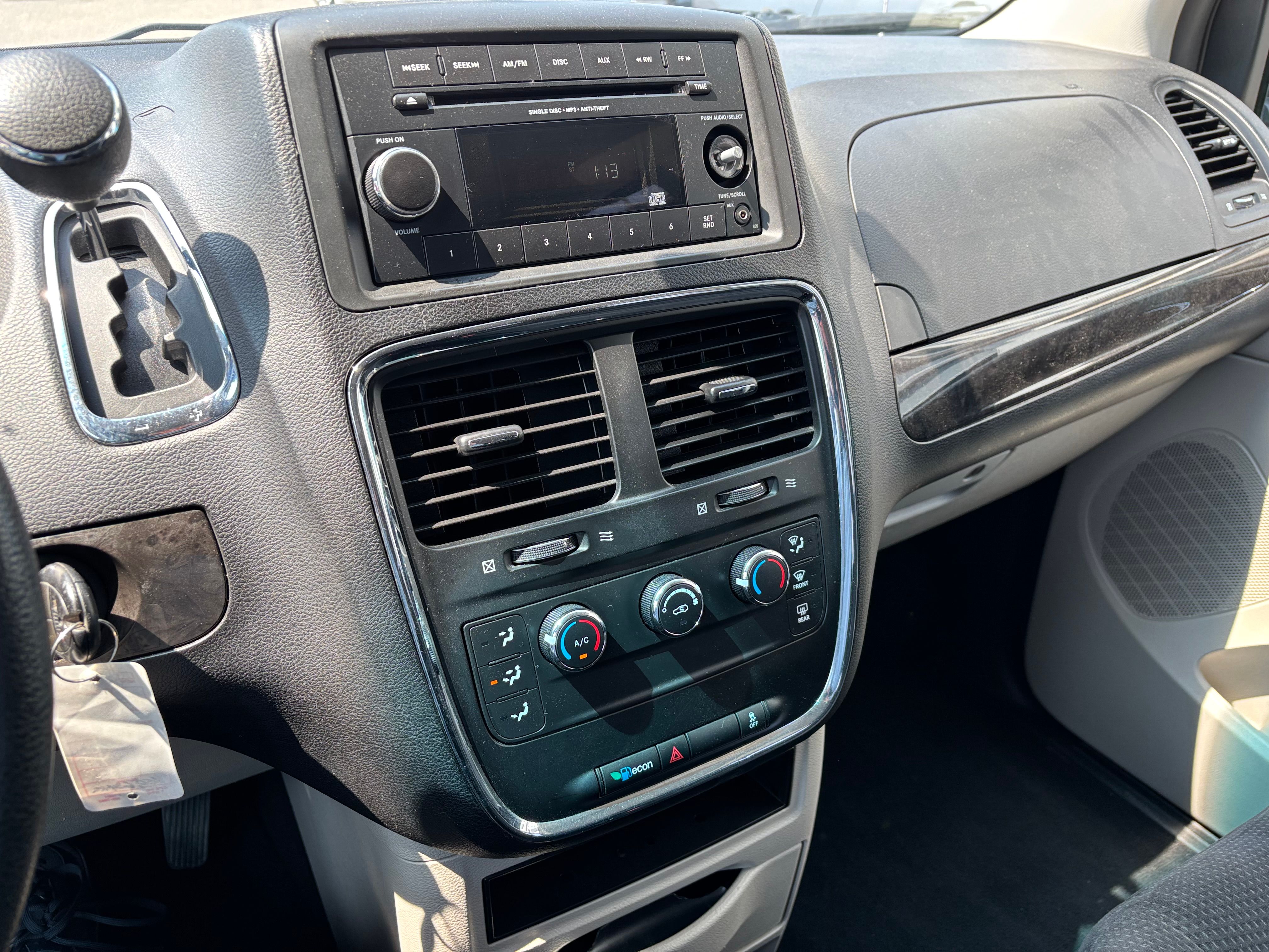 Dodge Grand Caravan 2015 - Image 15