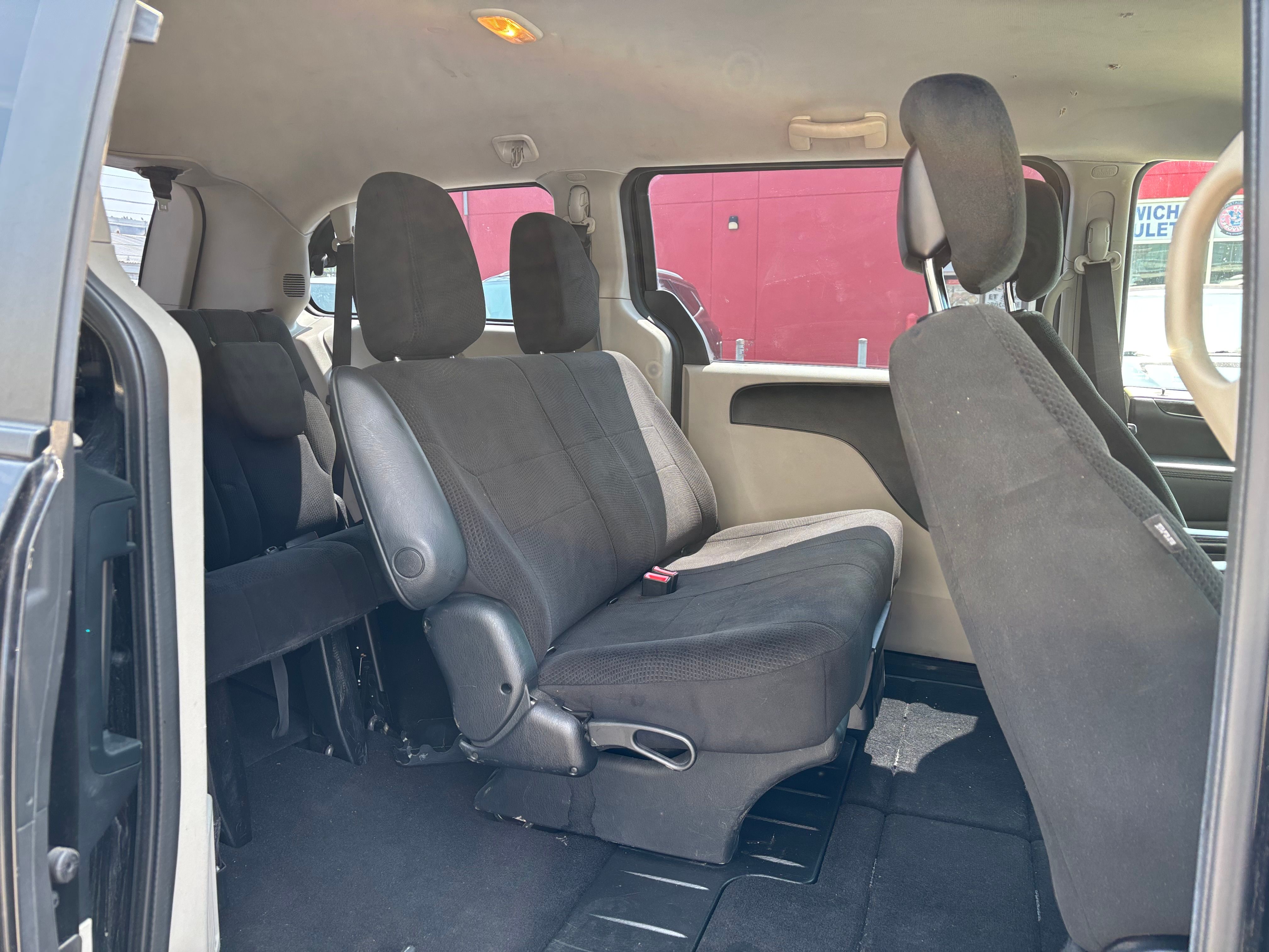 Dodge Grand Caravan 2015 - Image 17