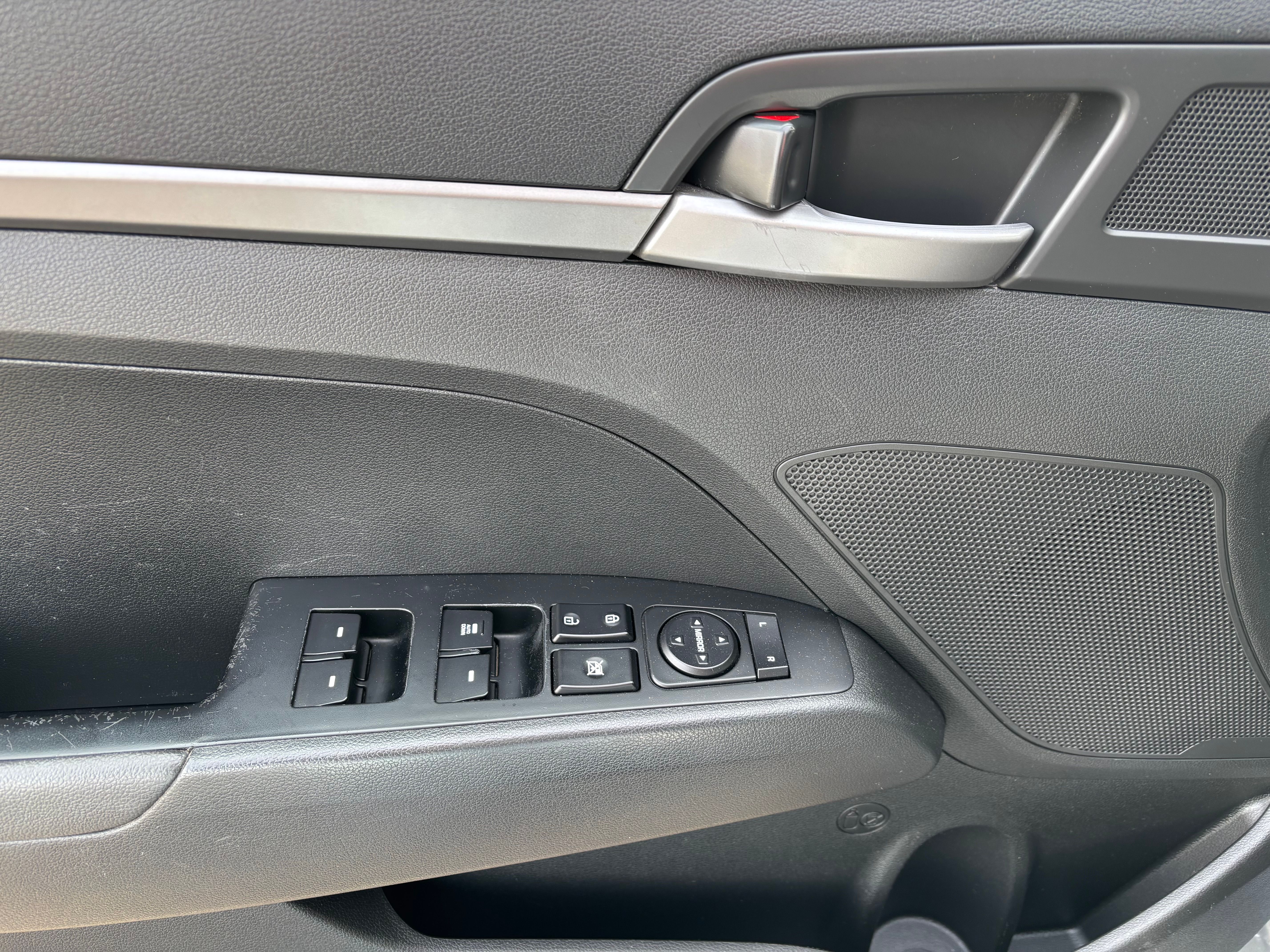 Hyundai Elantra Sedan 2017 - Image 10