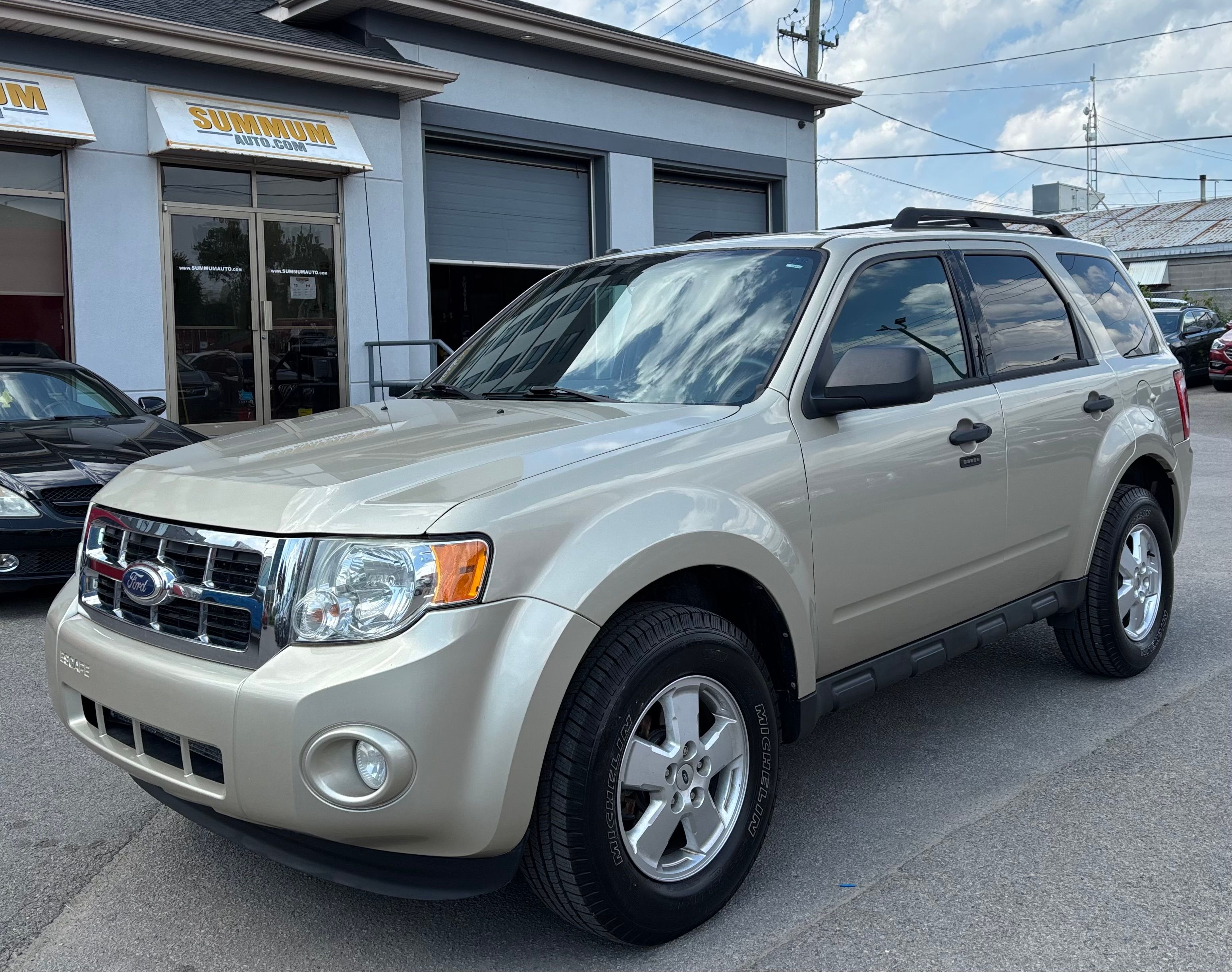 Ford Escape 2011 - Image 2