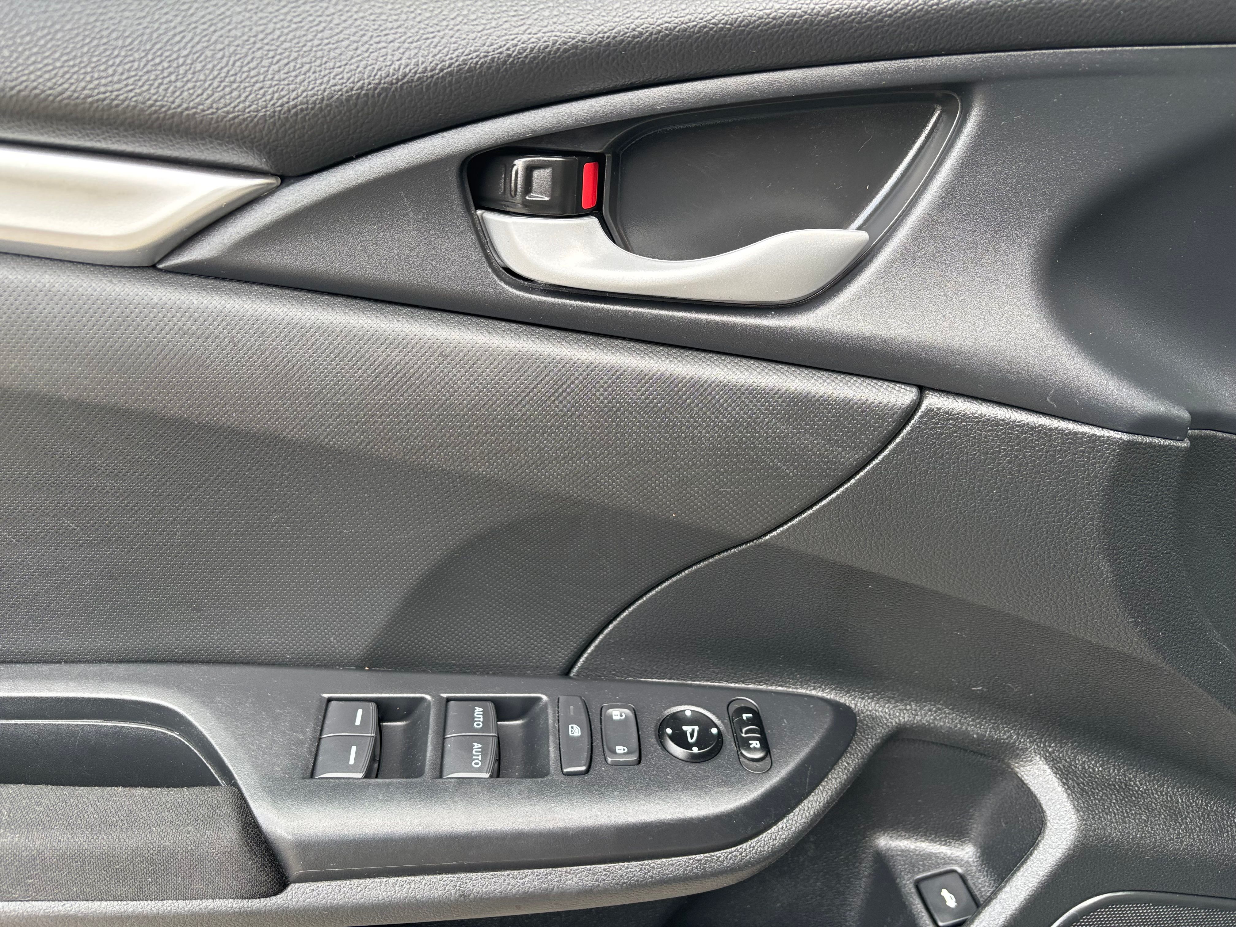 Honda Civic 2020 - Image 12