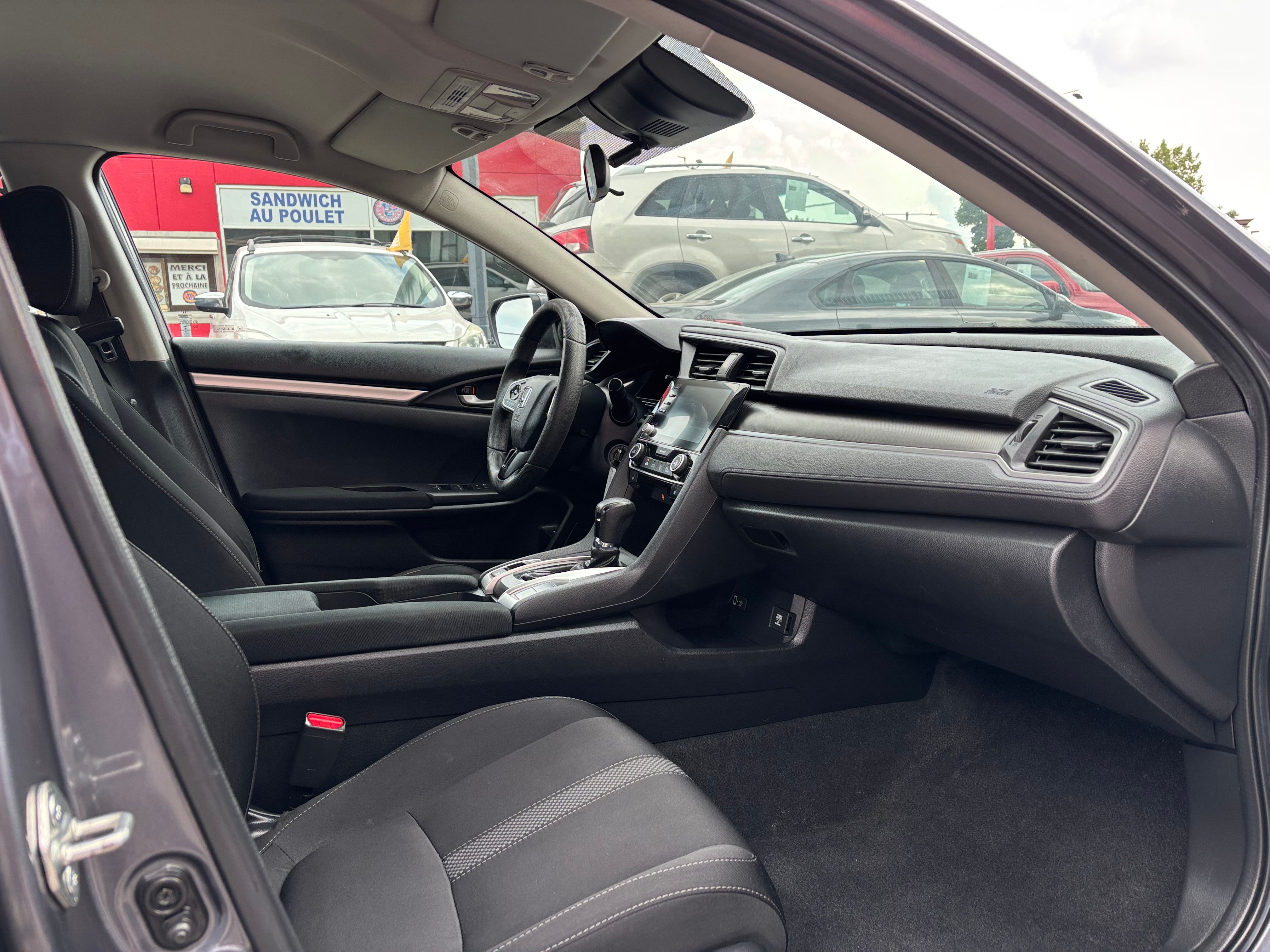 Honda Civic 2020 - Image 17