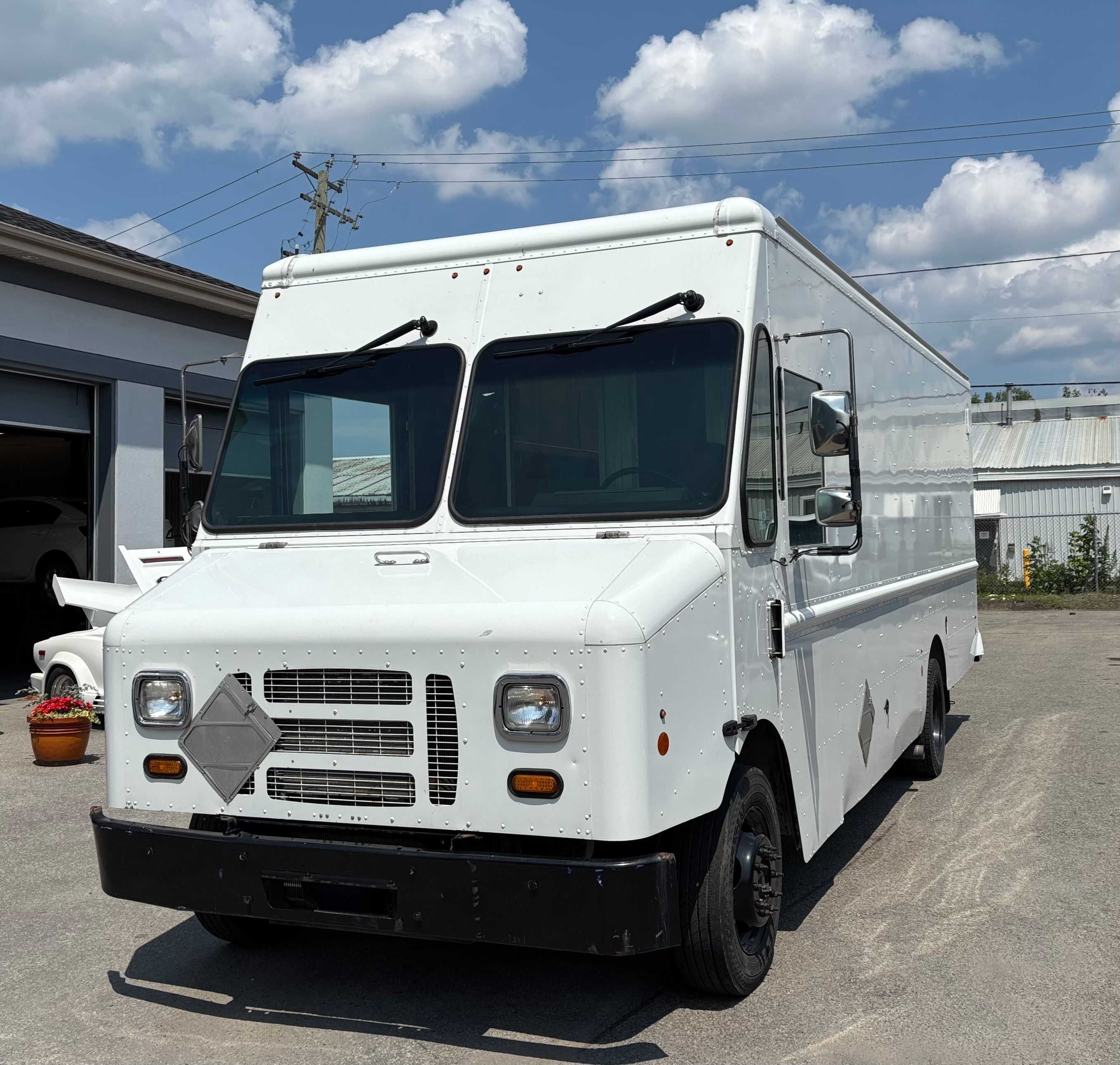Ford Stripped Chassis 2016 - Image 2