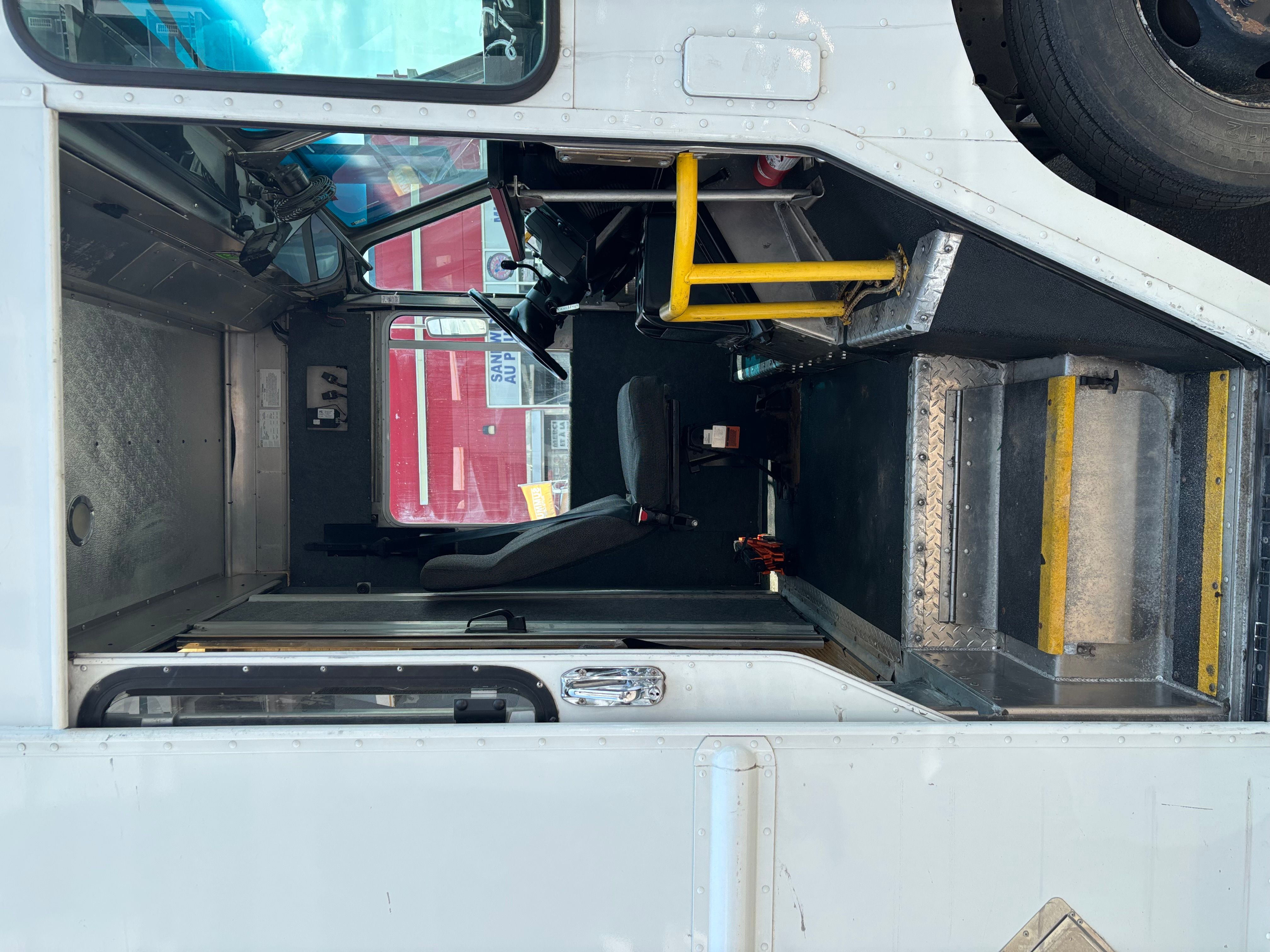 Ford Stripped Chassis 2016 - Image 9