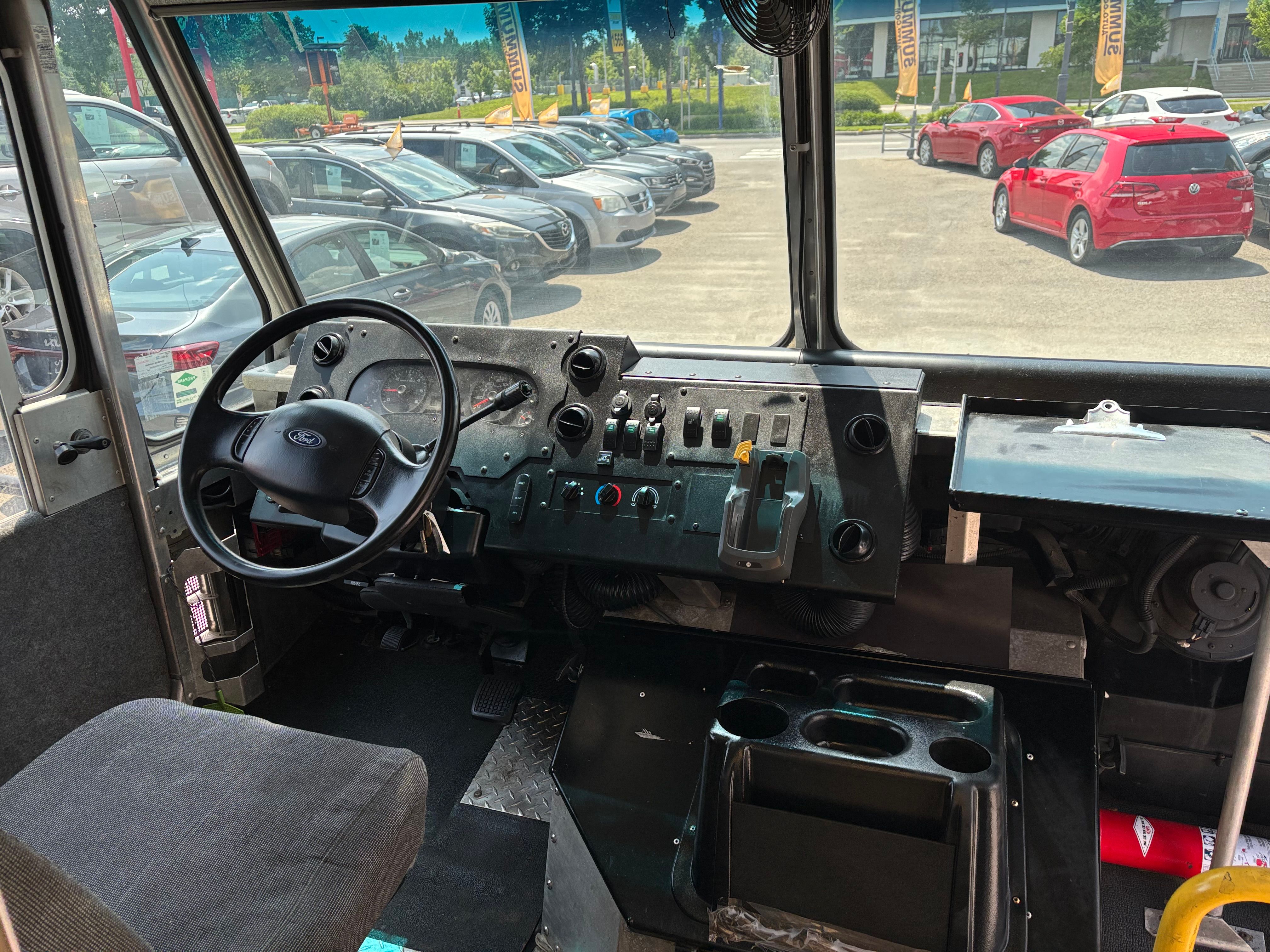 Ford Stripped Chassis 2016 - Image 11