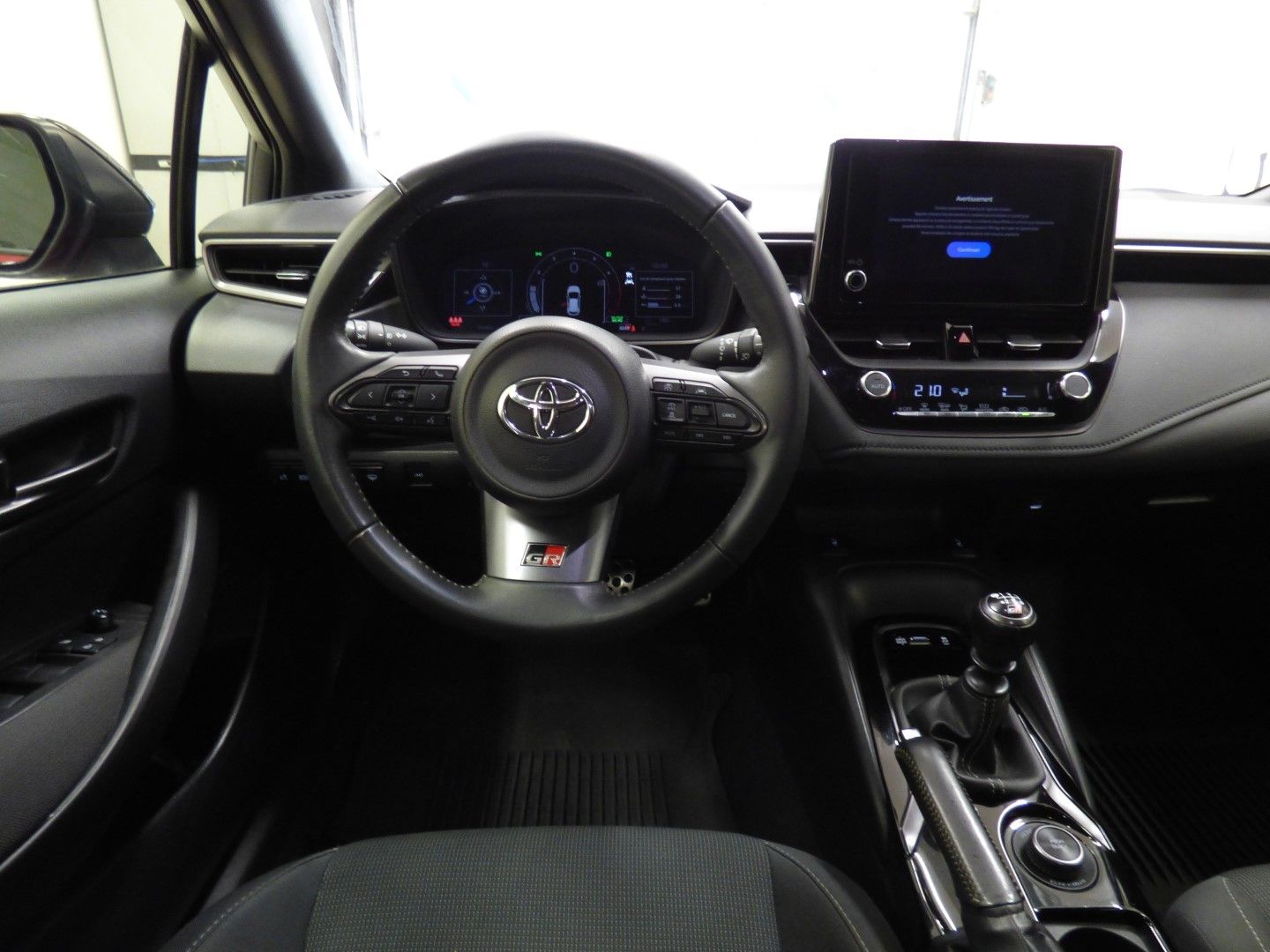Toyota GR Corolla 2023 - Image 8
