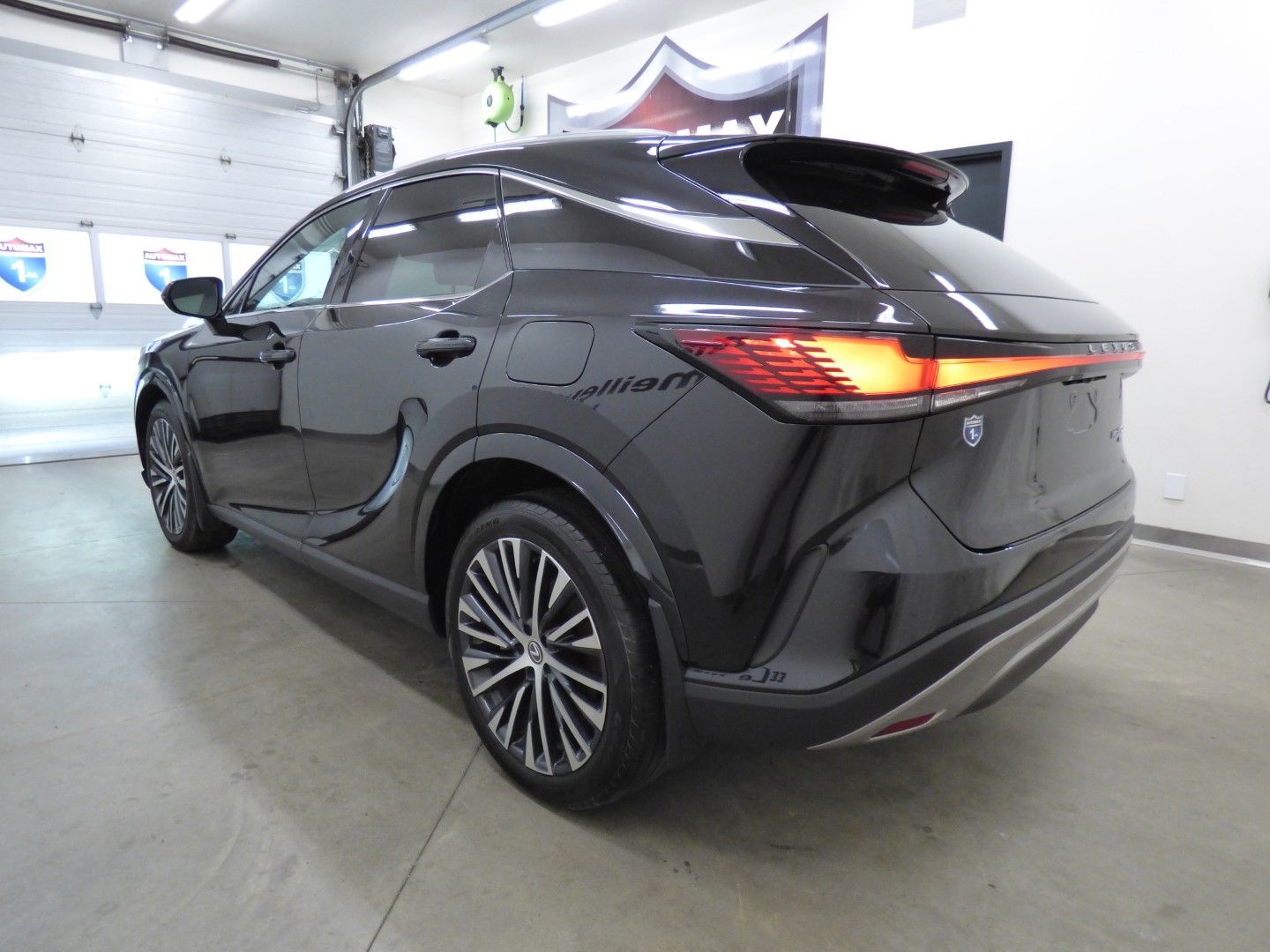 Lexus RX 350 2023 - Image 2