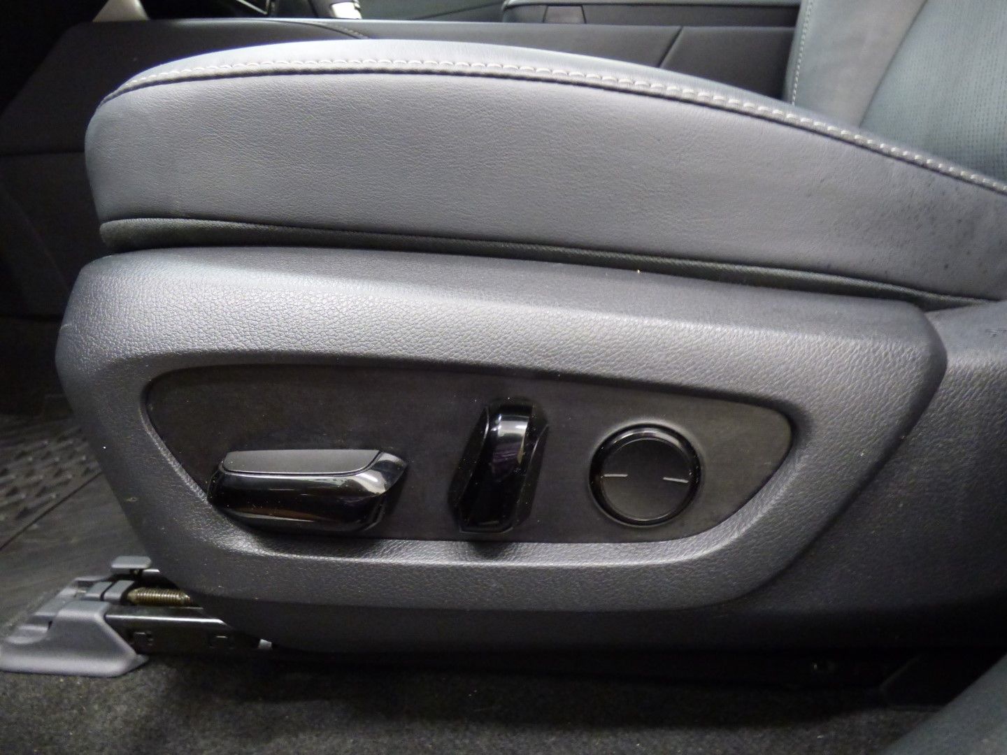Lexus RX 350 2023 - Image 16