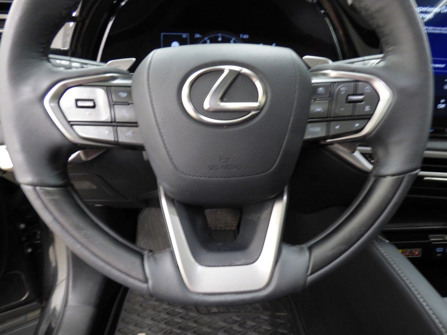 Lexus RX 350 2023 - Image 19