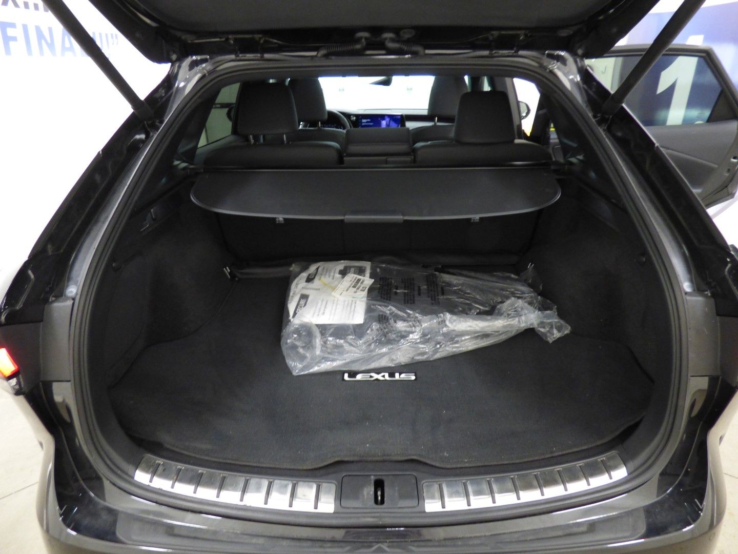 Lexus RX 350 2023 - Image 30