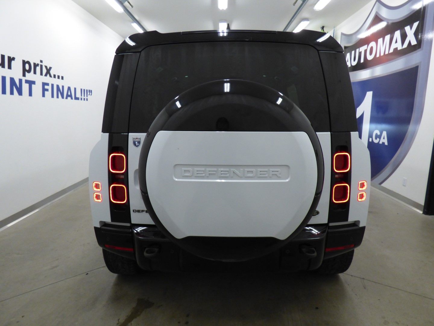 Land Rover Defender 2023 - Image 4