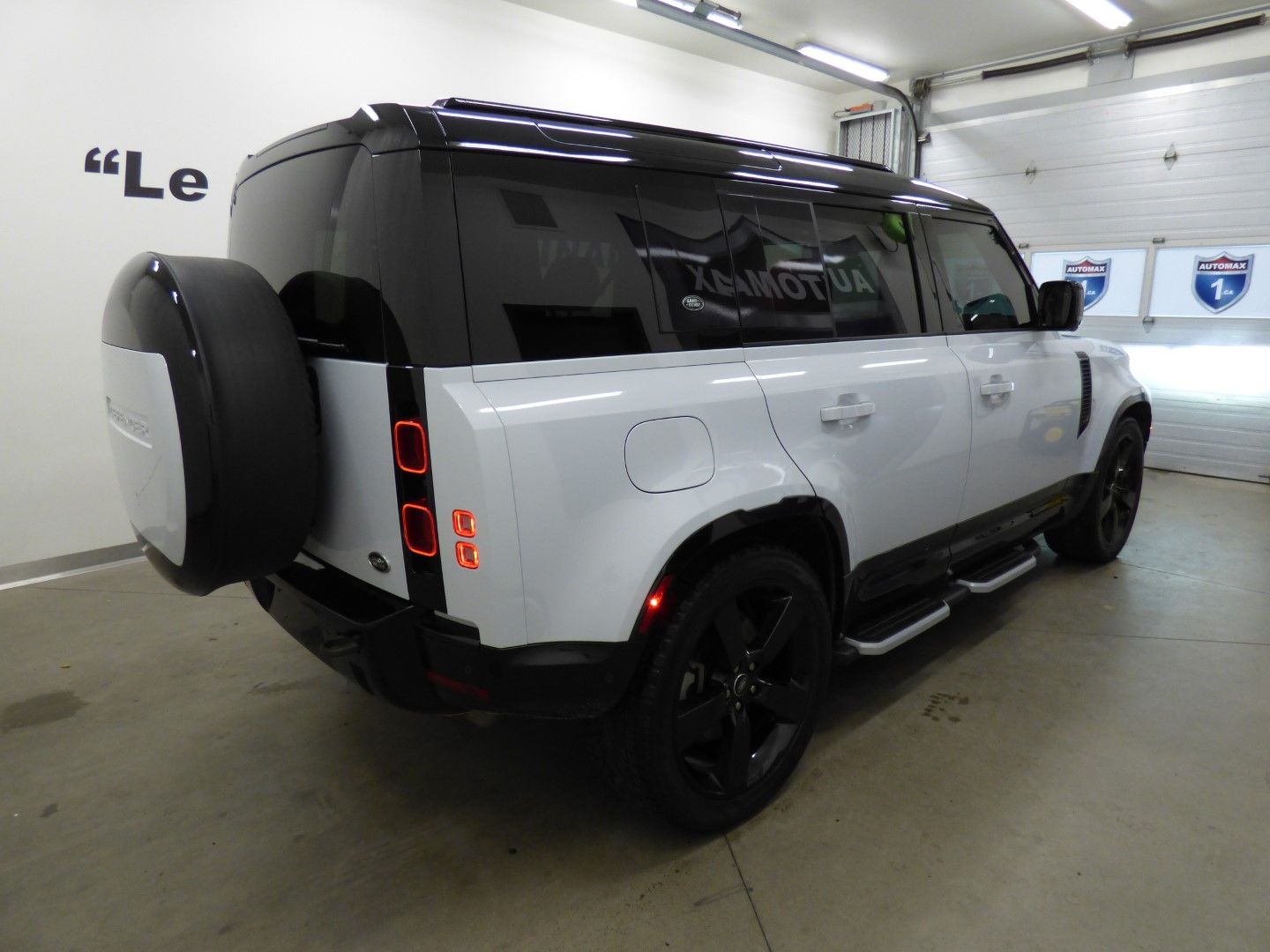 Land Rover Defender 2023 - Image 5