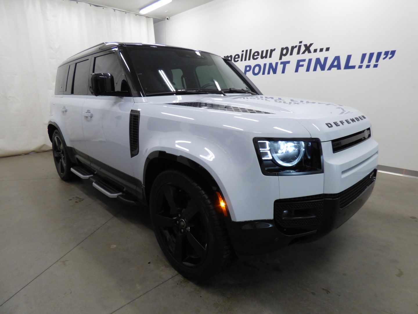 Land Rover Defender 2023 - Image 6