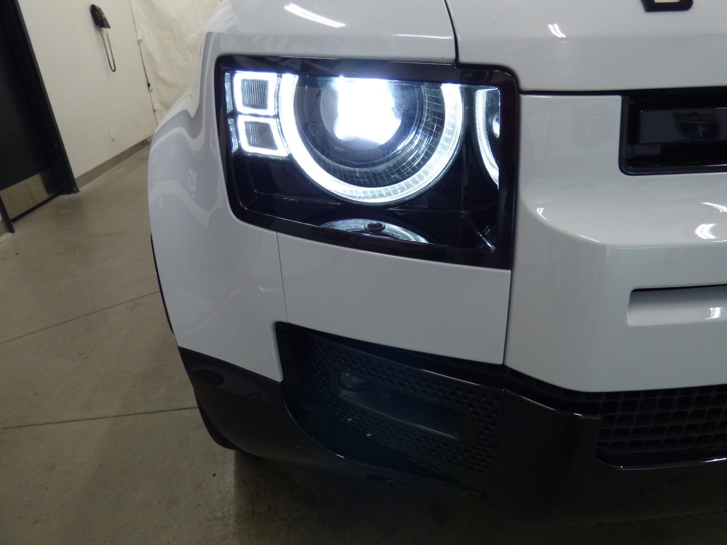 Land Rover Defender 2023 - Image 34