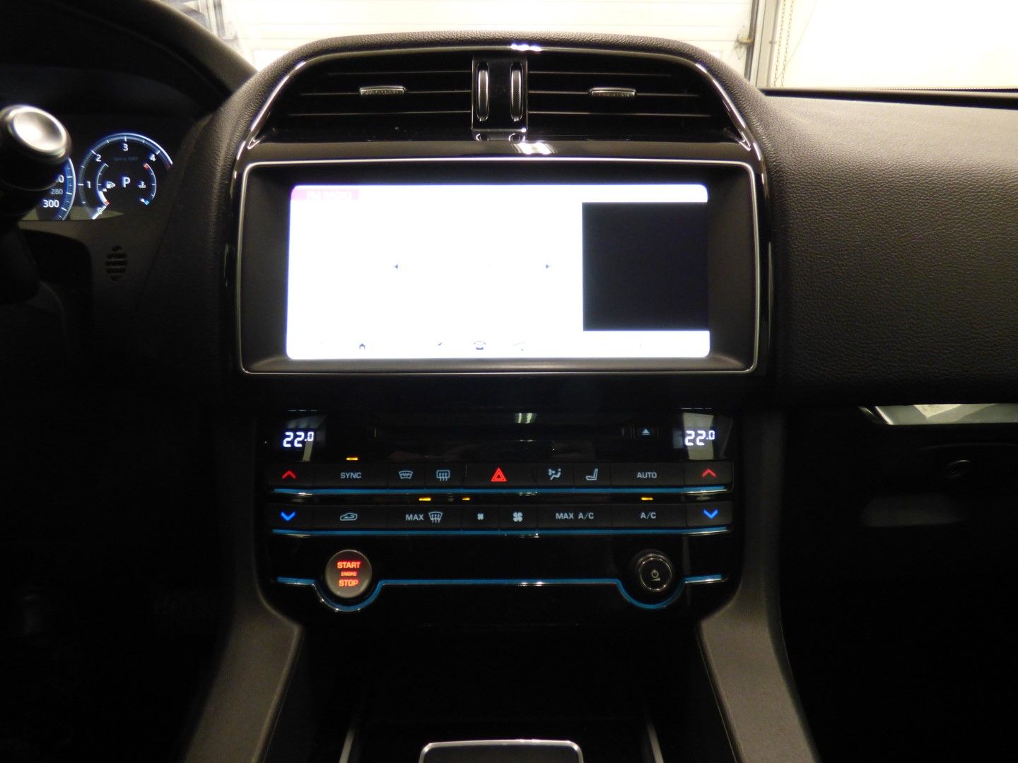 Jaguar F-Pace 2017 - Image 10