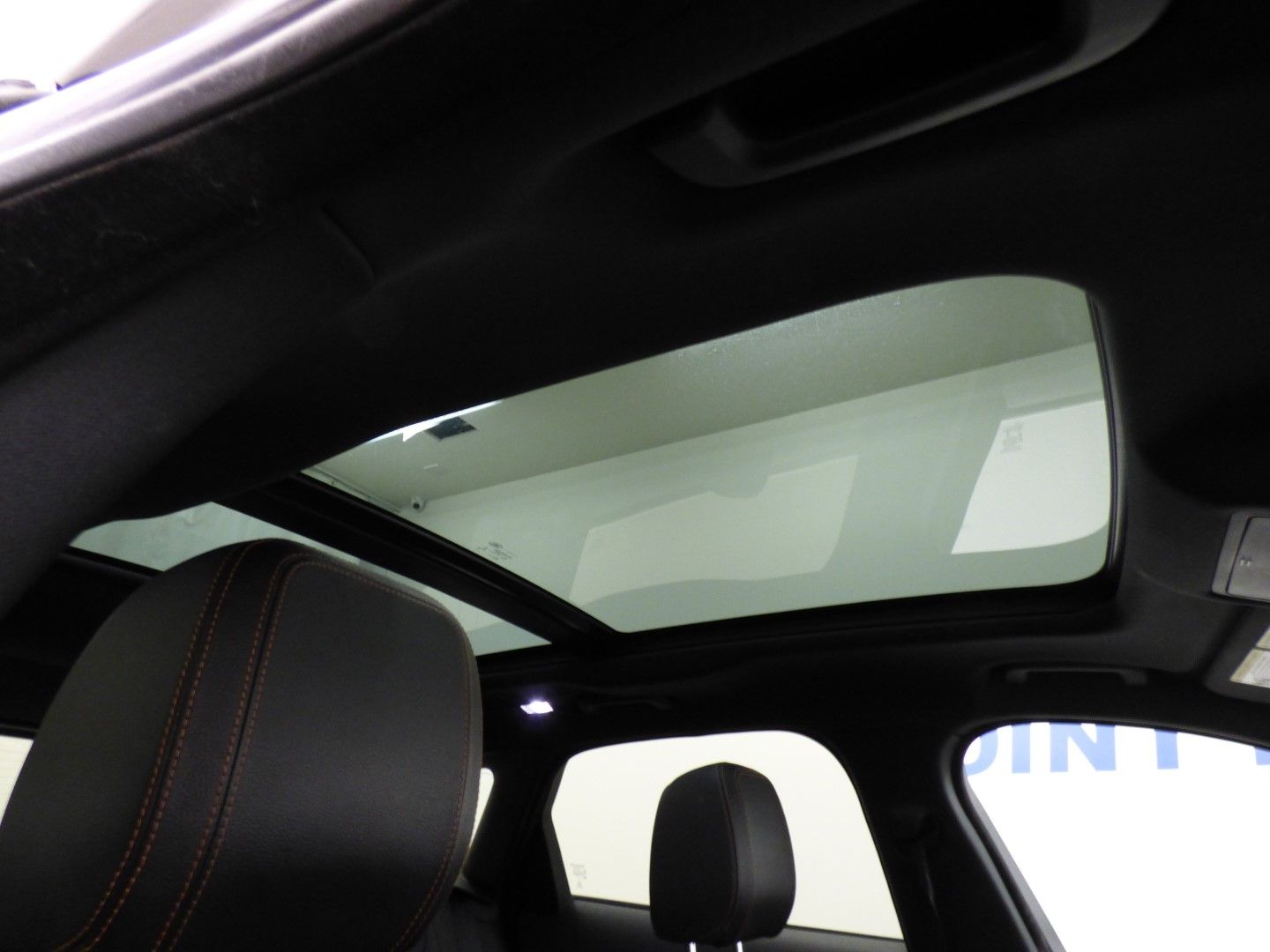 Jaguar F-Pace 2017 - Image 16