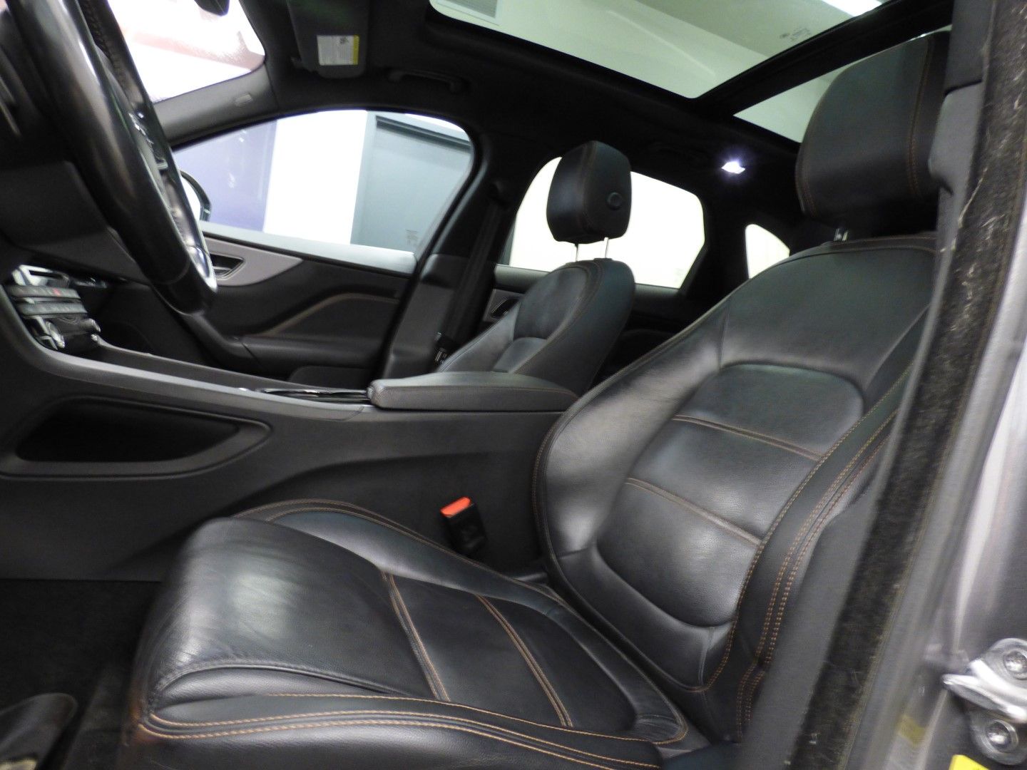 Jaguar F-Pace 2017 - Image 18