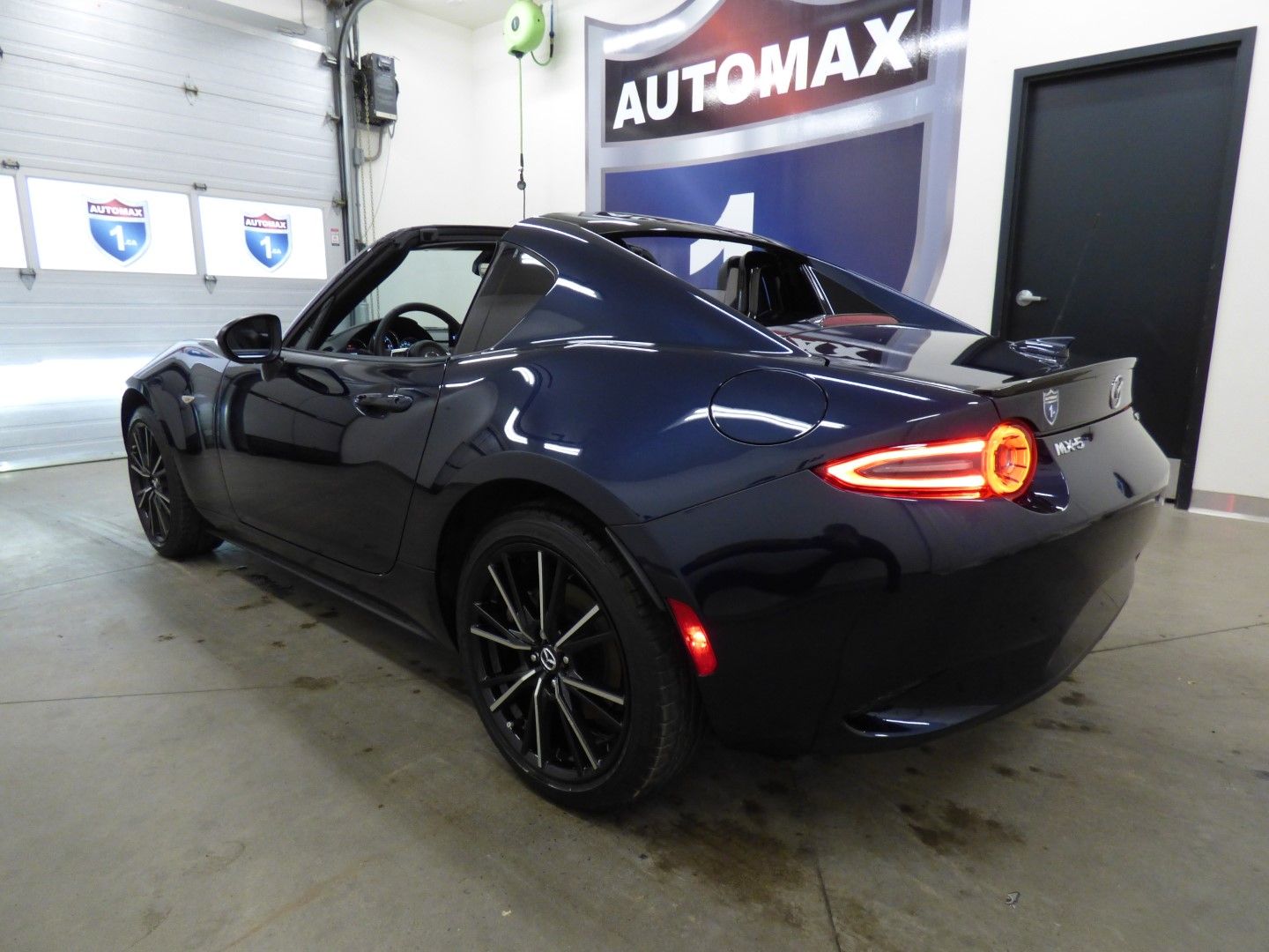 Mazda MX-5 Miata RF 2024 - Image 2