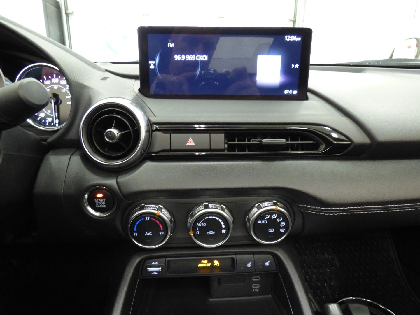 Mazda MX-5 Miata RF 2024 - Image 12