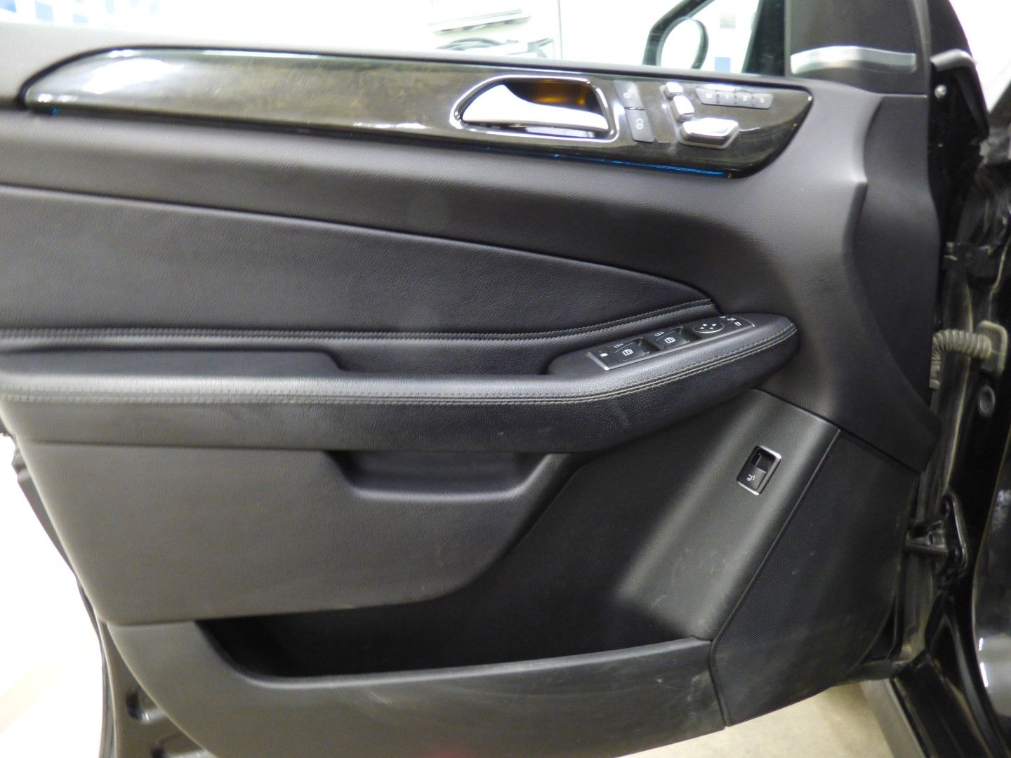 Mercedes-Benz GLE-Class 2016 - Image 26