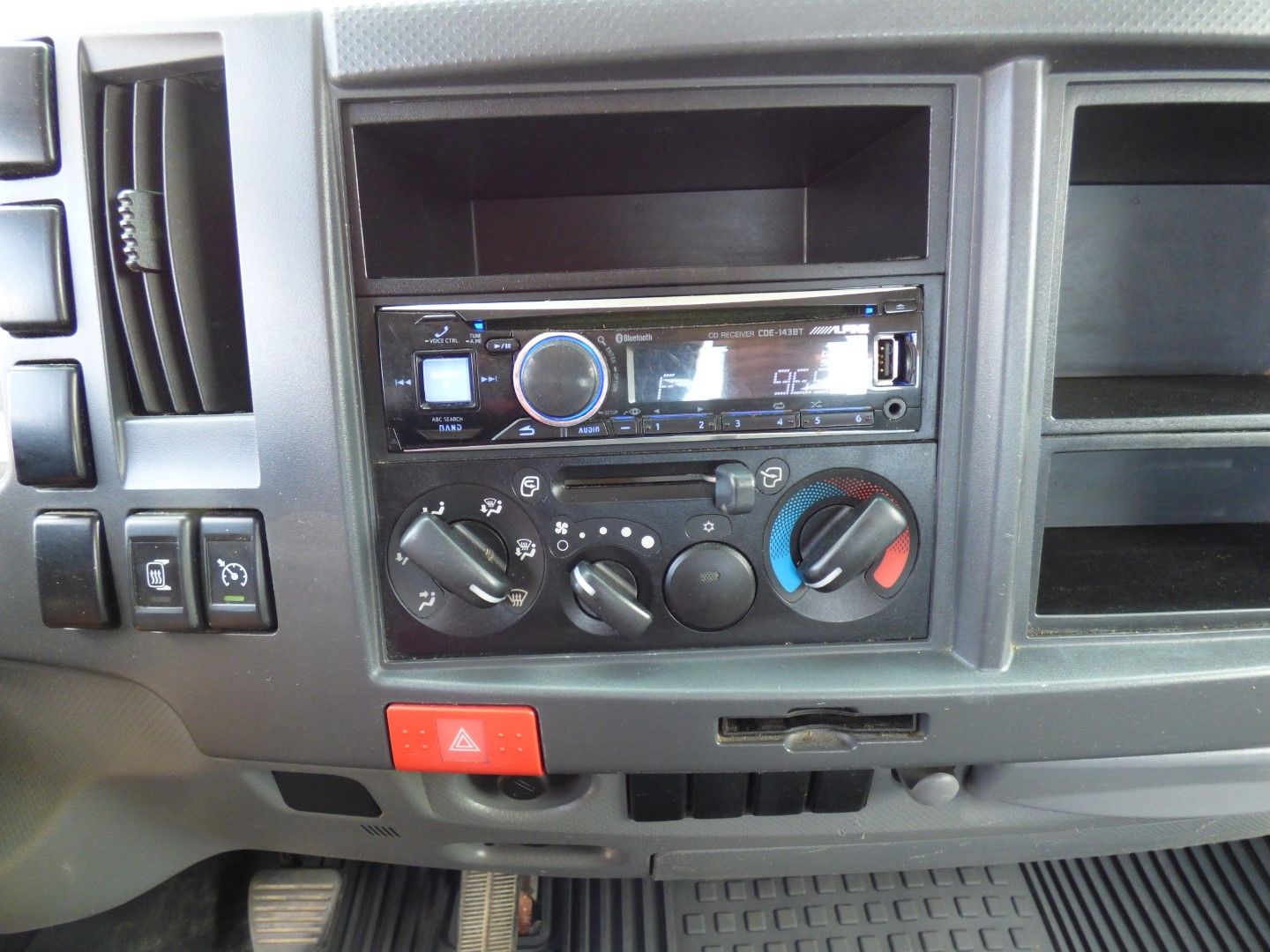 Isuzu NPR HD 2016 - Image 12