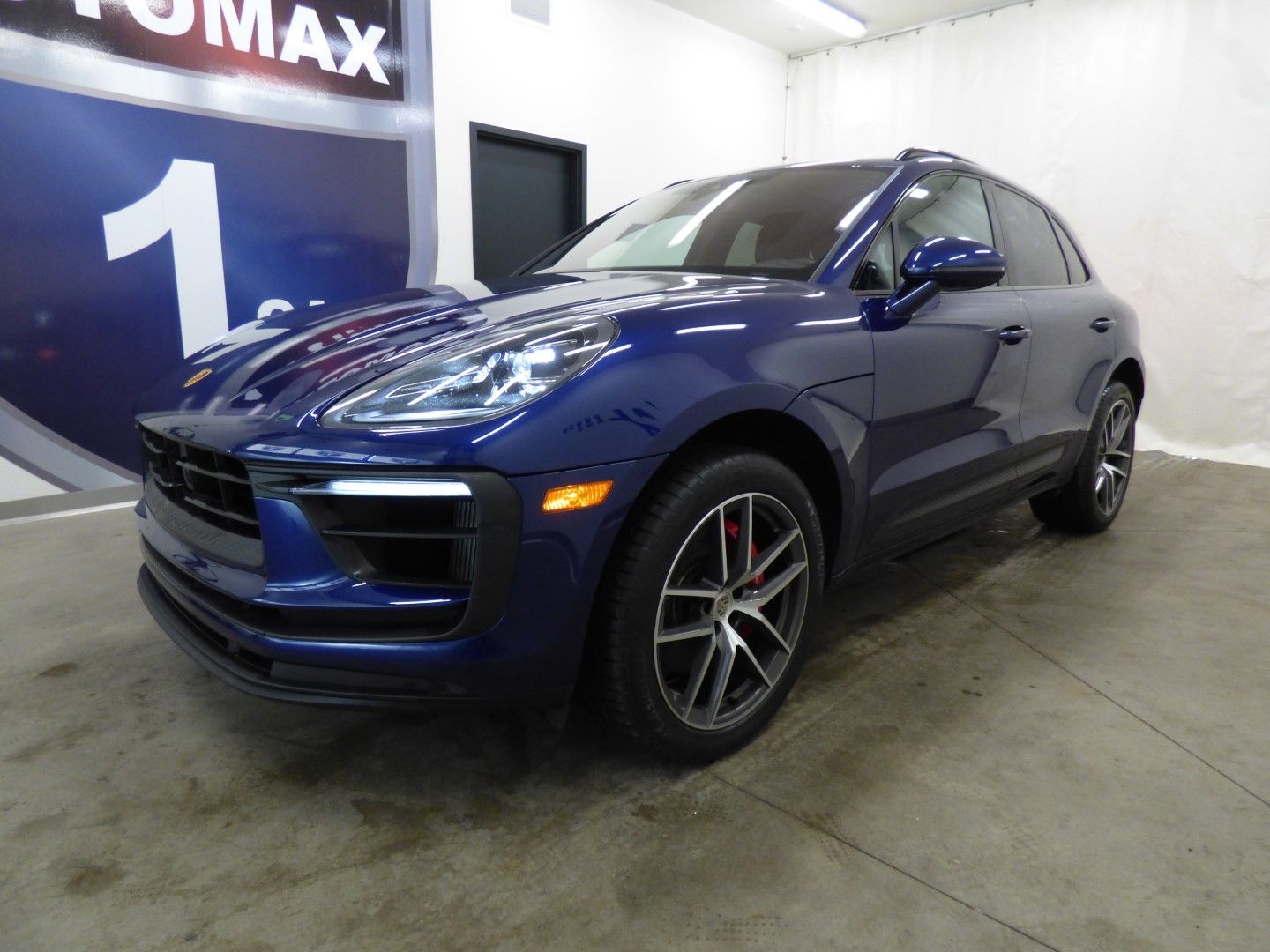 Porsche Macan 2023 - Image 1