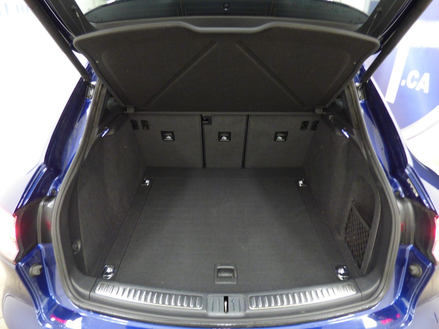 Porsche Macan 2023 - Image 32