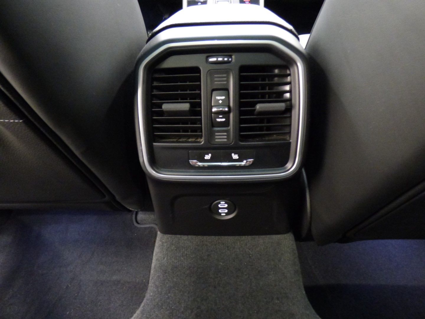 Porsche Macan 2023 - Image 31