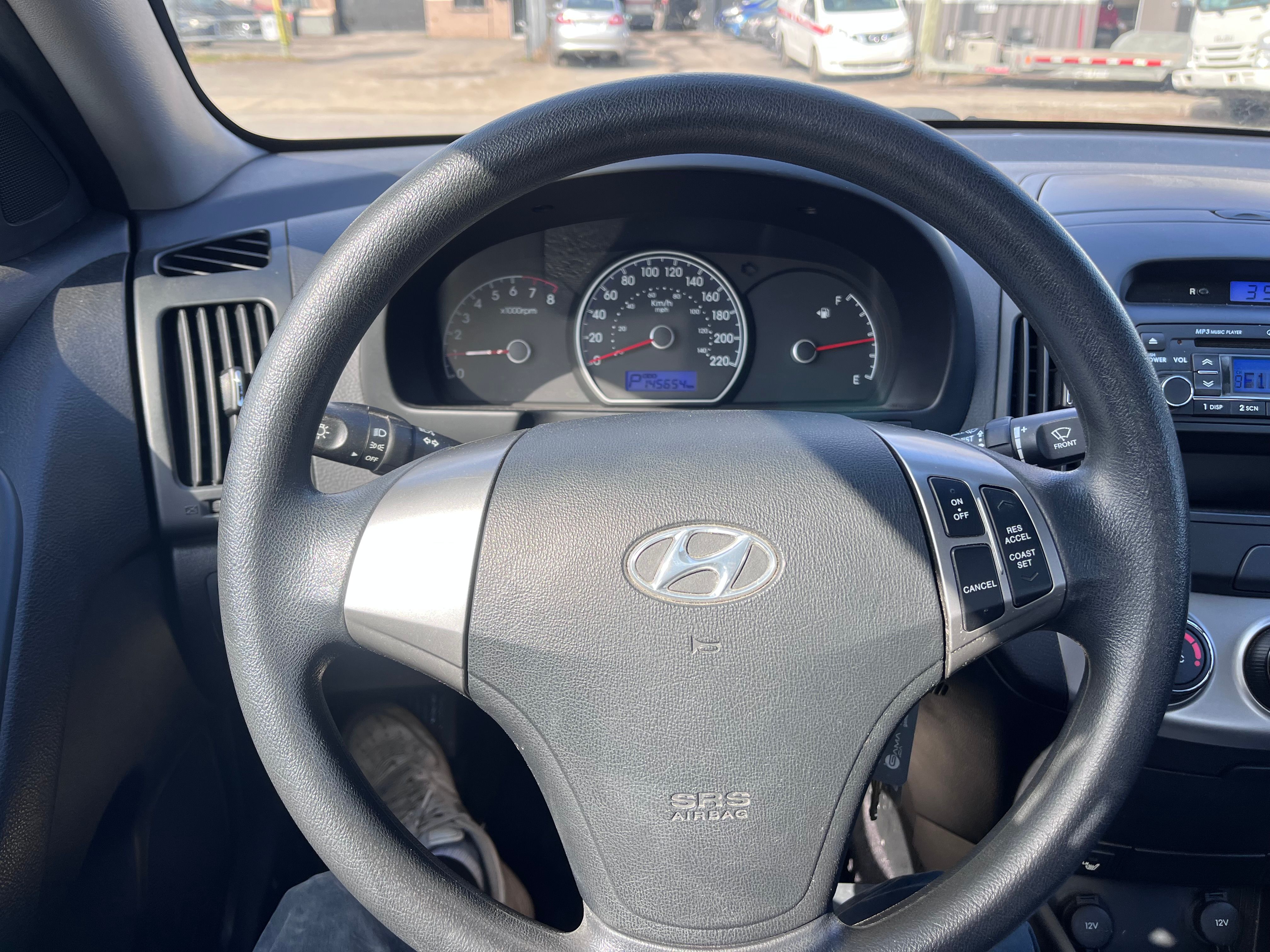 Hyundai elantra 2010 - Image 9
