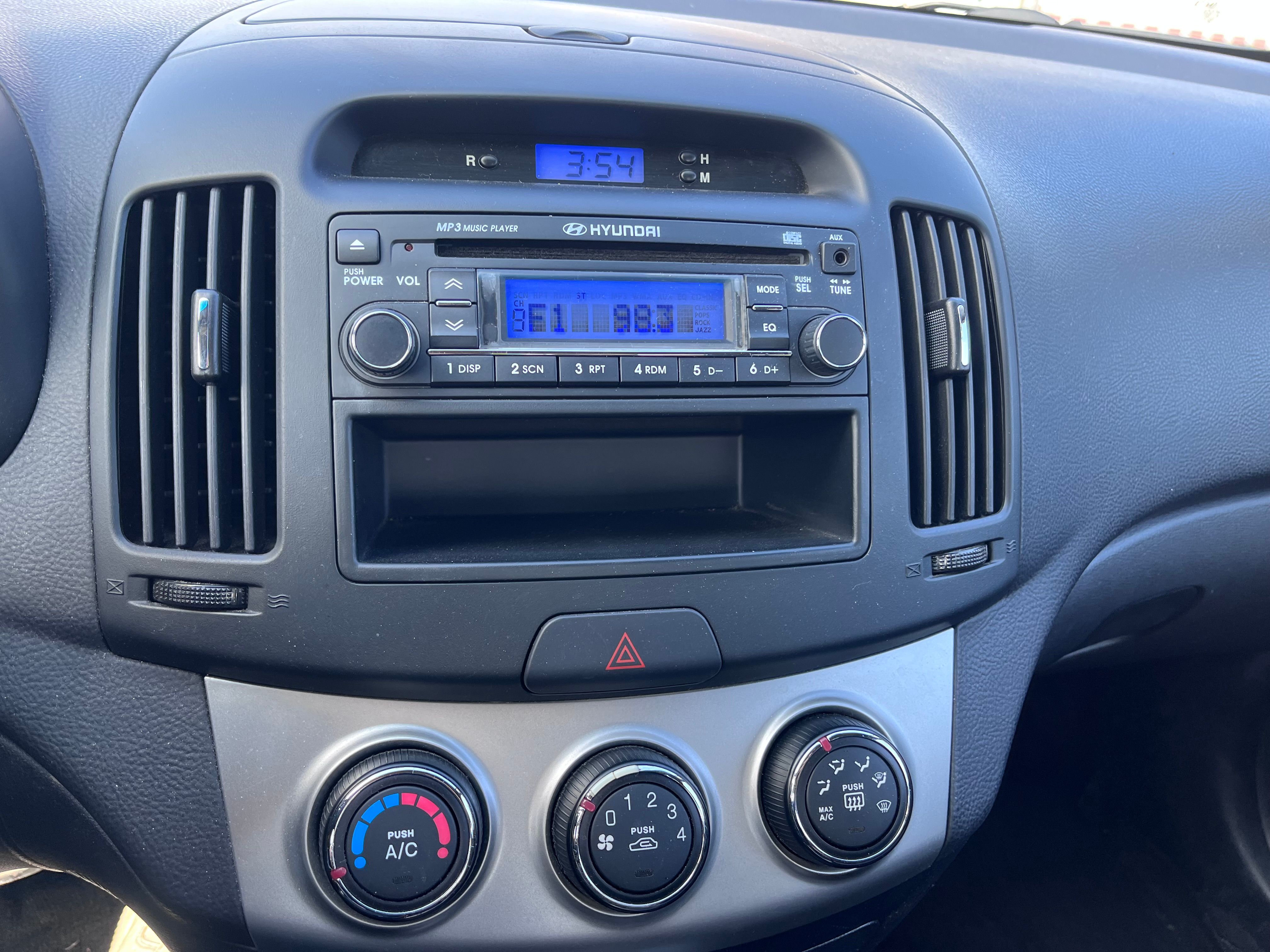Hyundai elantra 2010 - Image 11