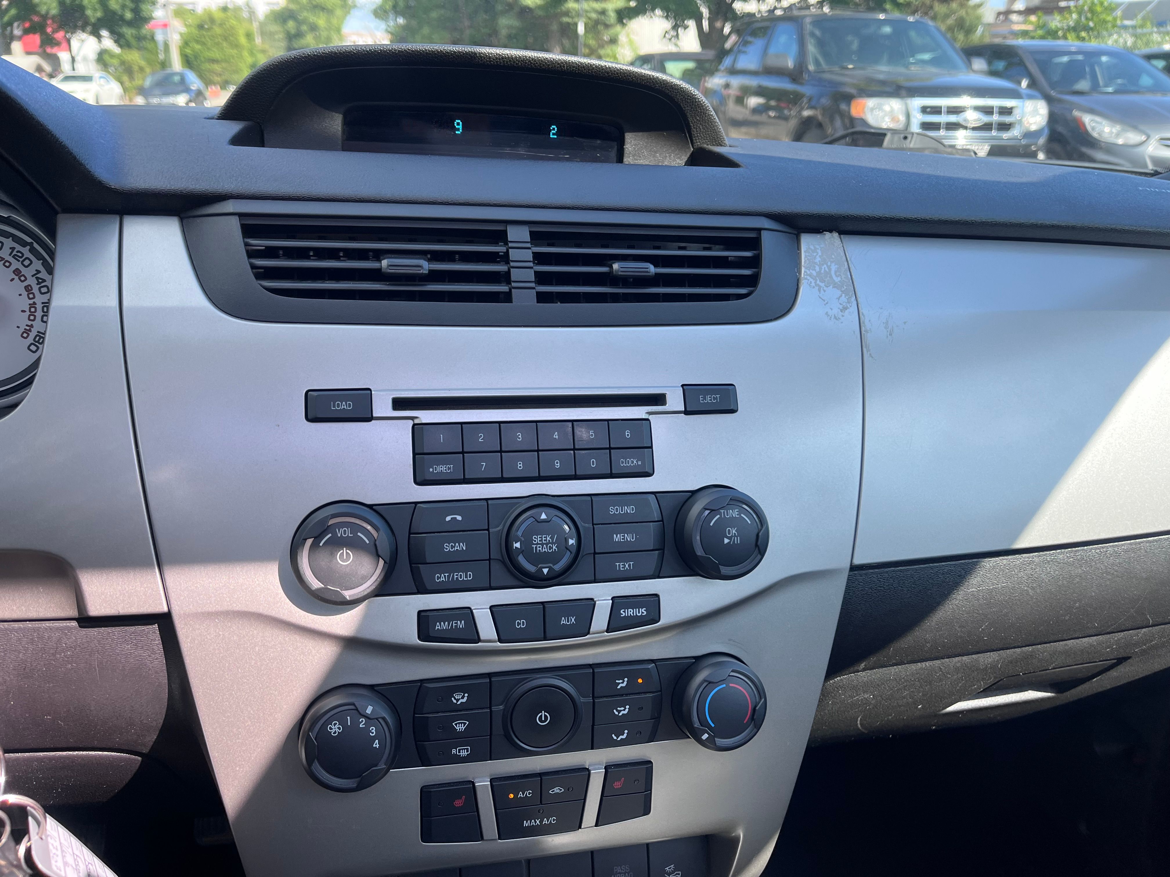 Ford Focus 2010 - Image 8