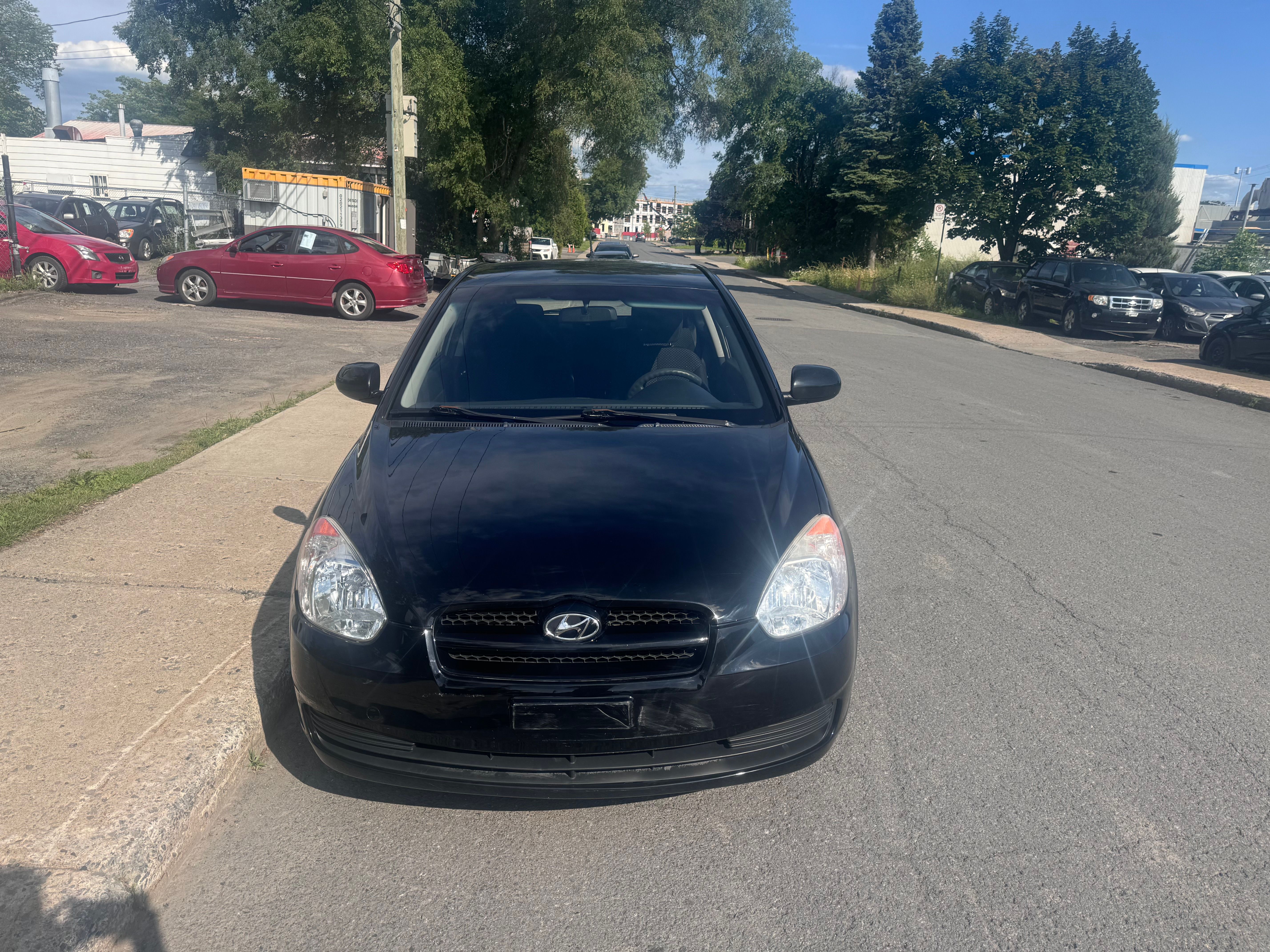 Hyundai Accent 2011 - Image 2