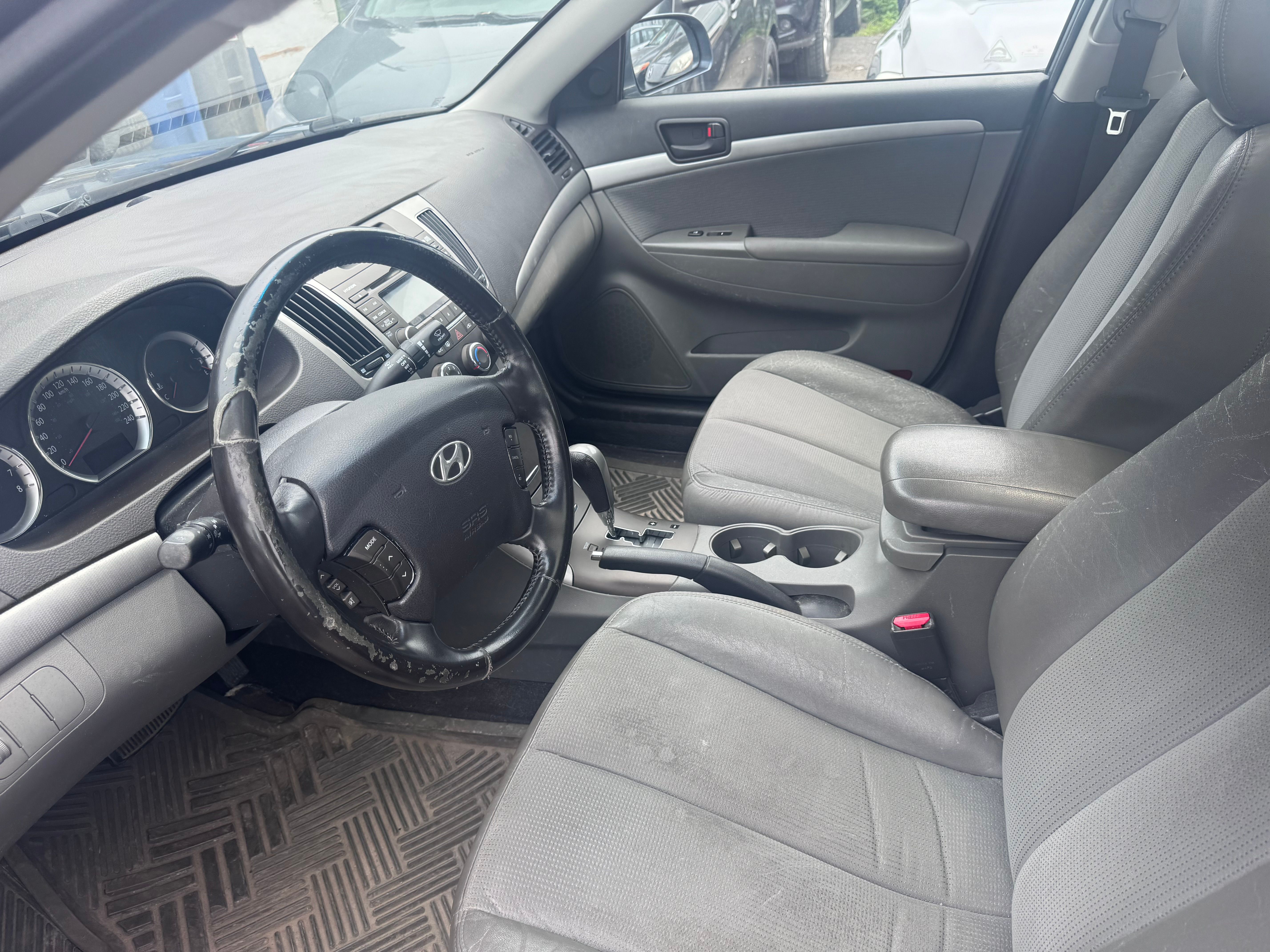 Hyundai Sonata 2010 - Image 8