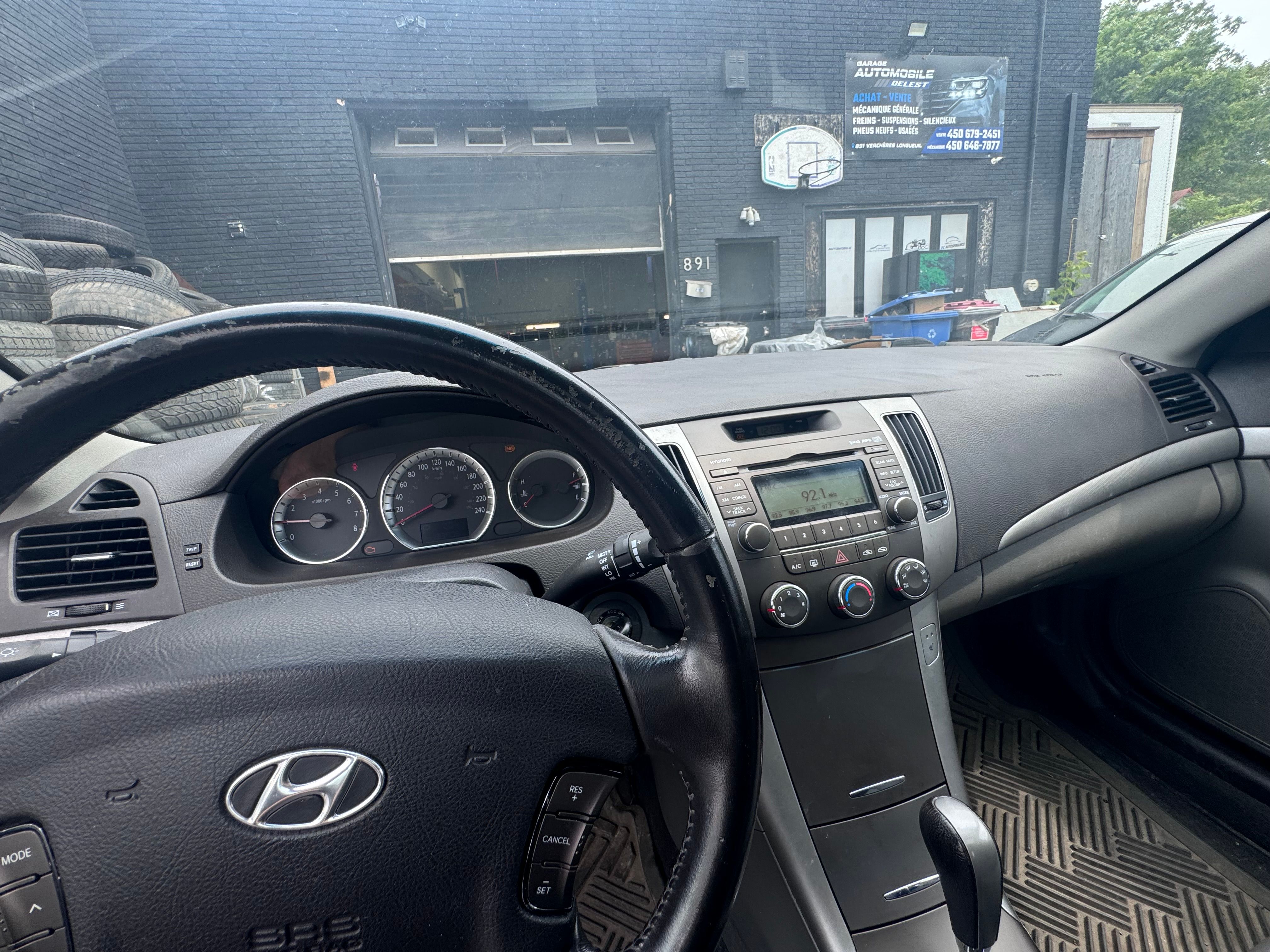 Hyundai Sonata 2010 - Image 9