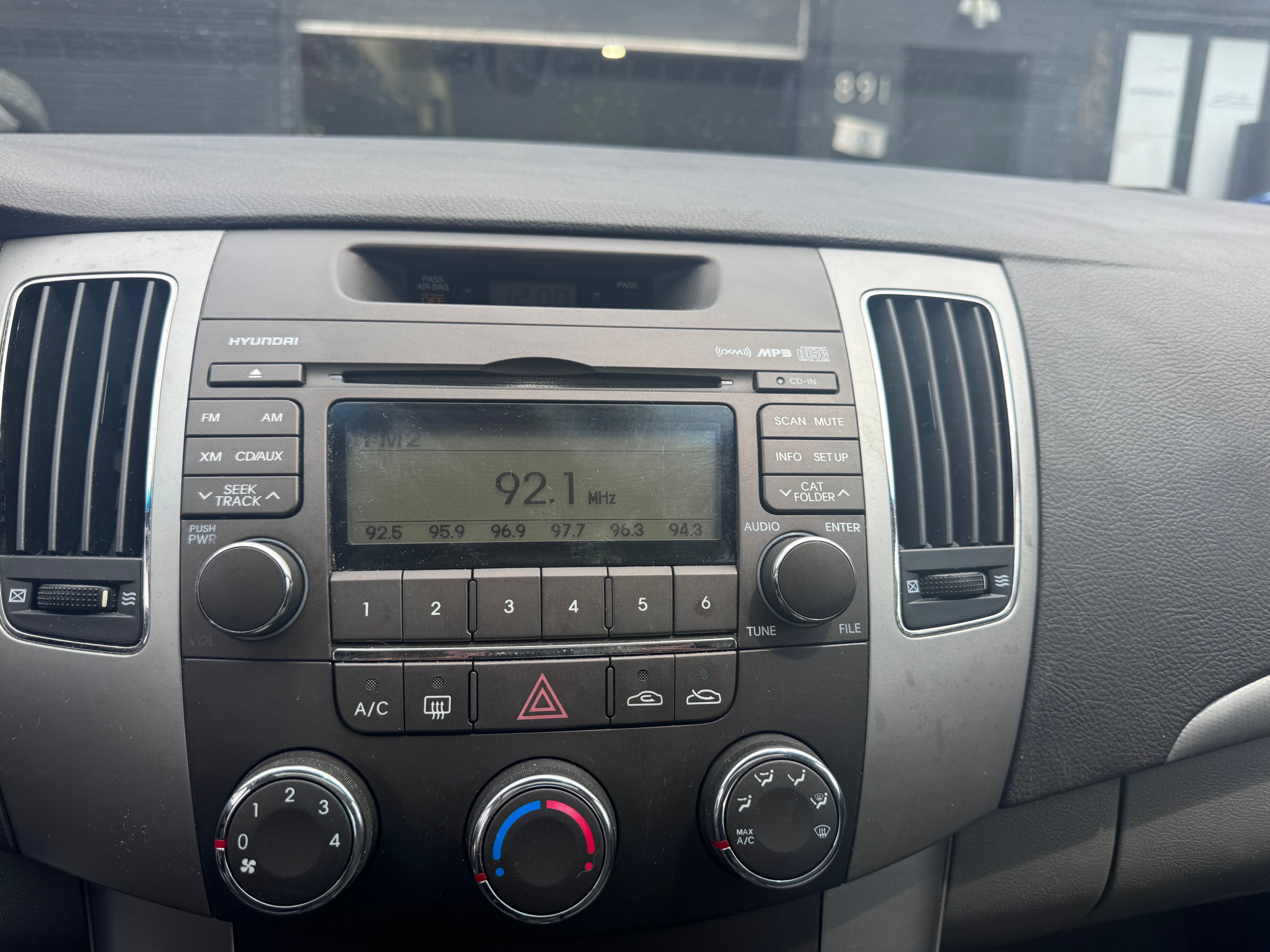 Hyundai Sonata 2010 - Image 10