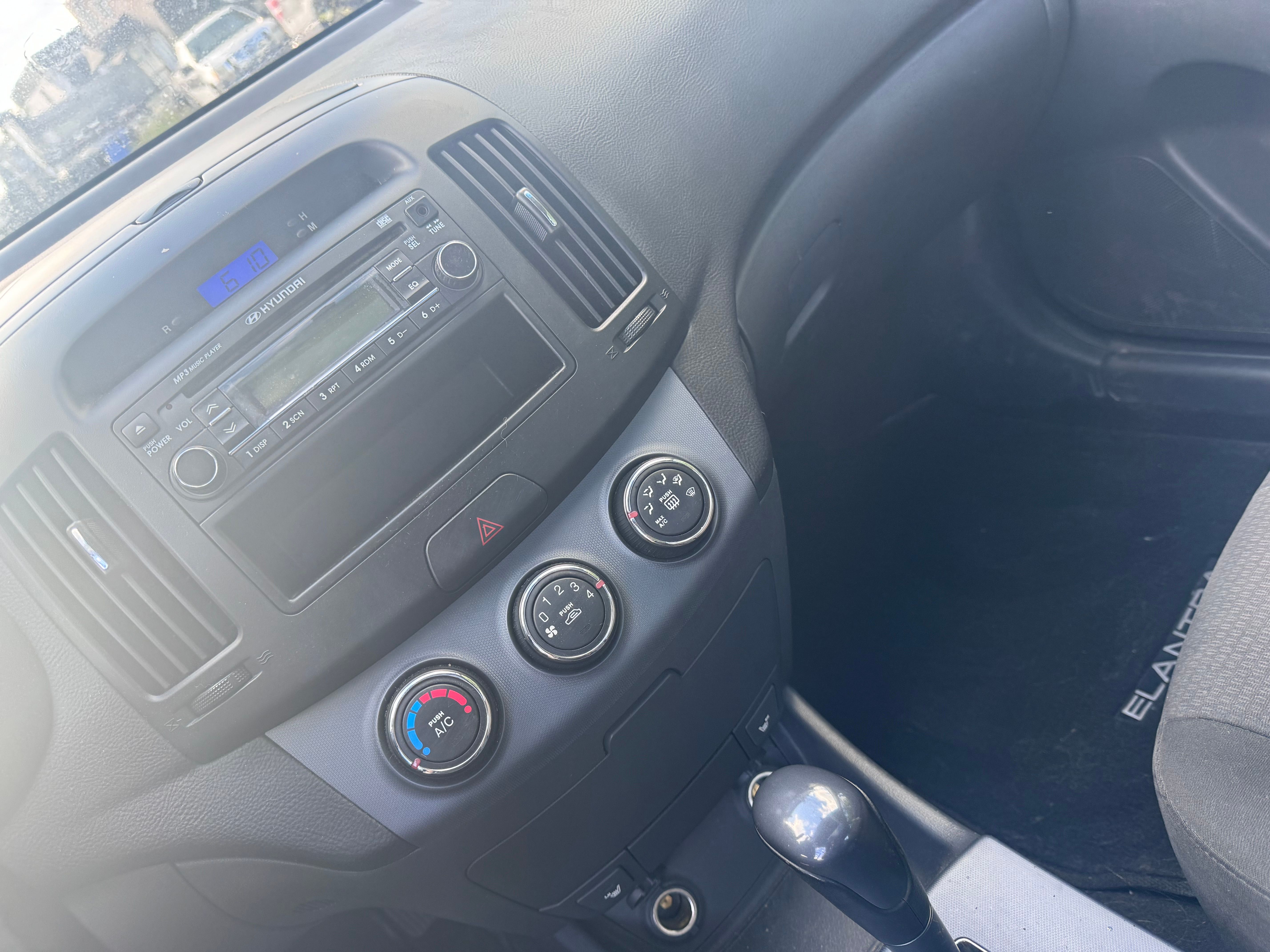 Hyundai Elantra 2009 - Image 9