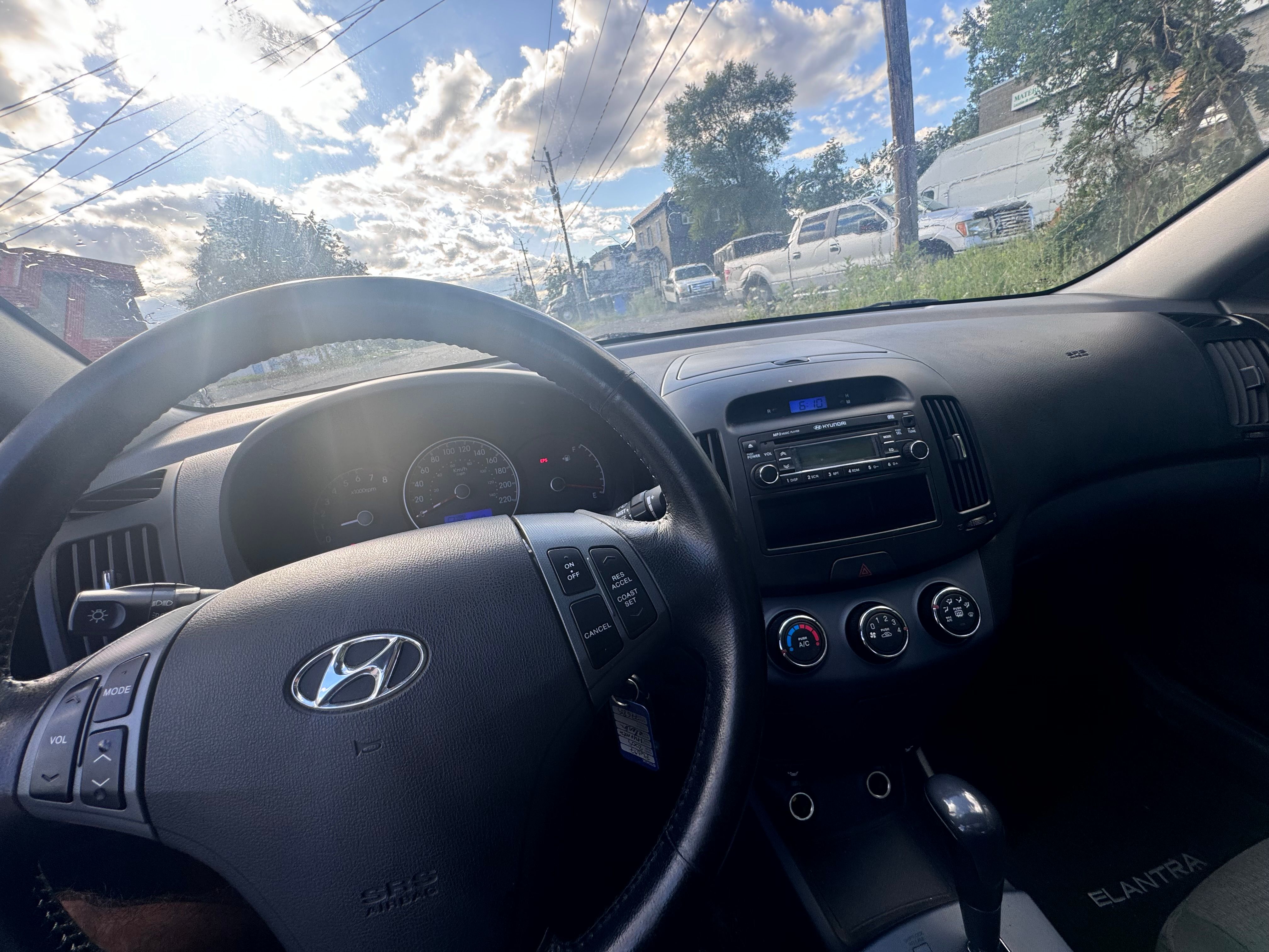 Hyundai Elantra 2009 - Image 10