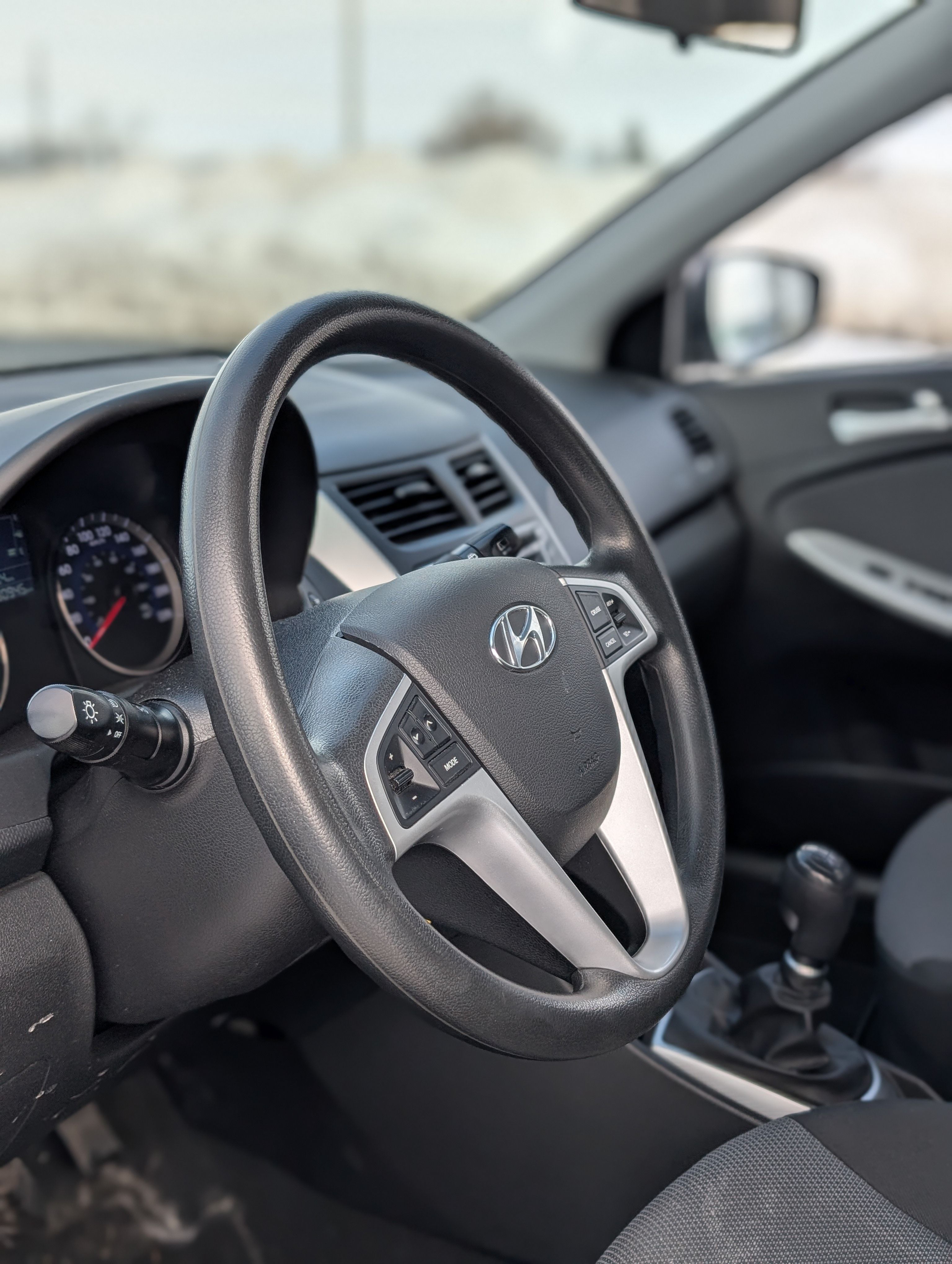 Hyundai accent hatchback 2013 - Image 8