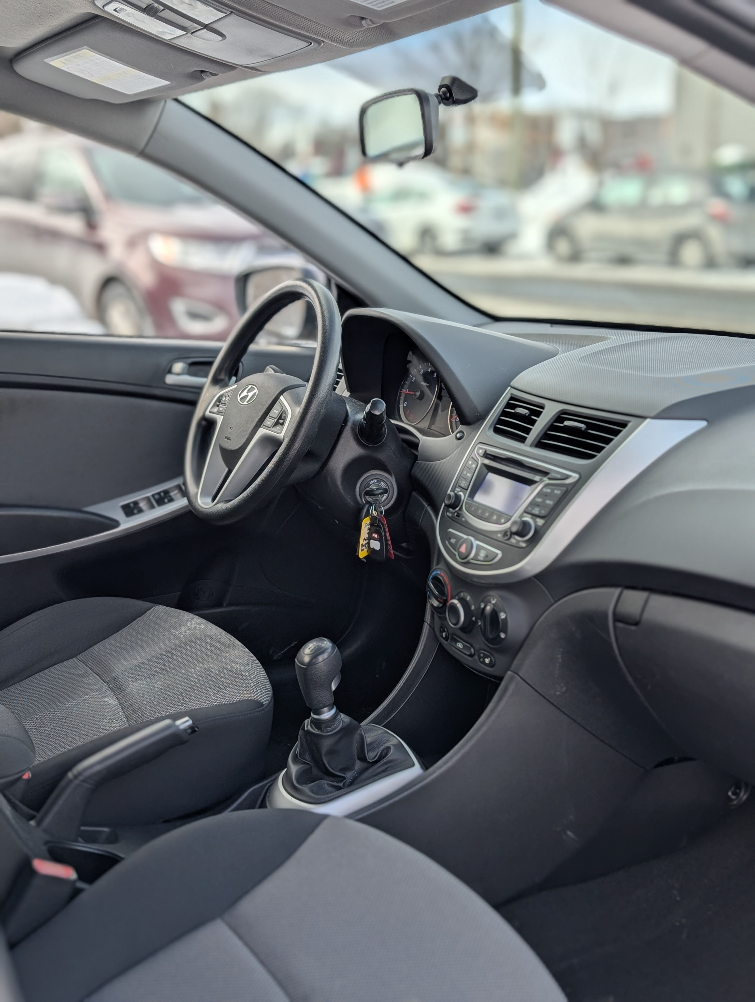 Hyundai accent hatchback 2013 - Image 10