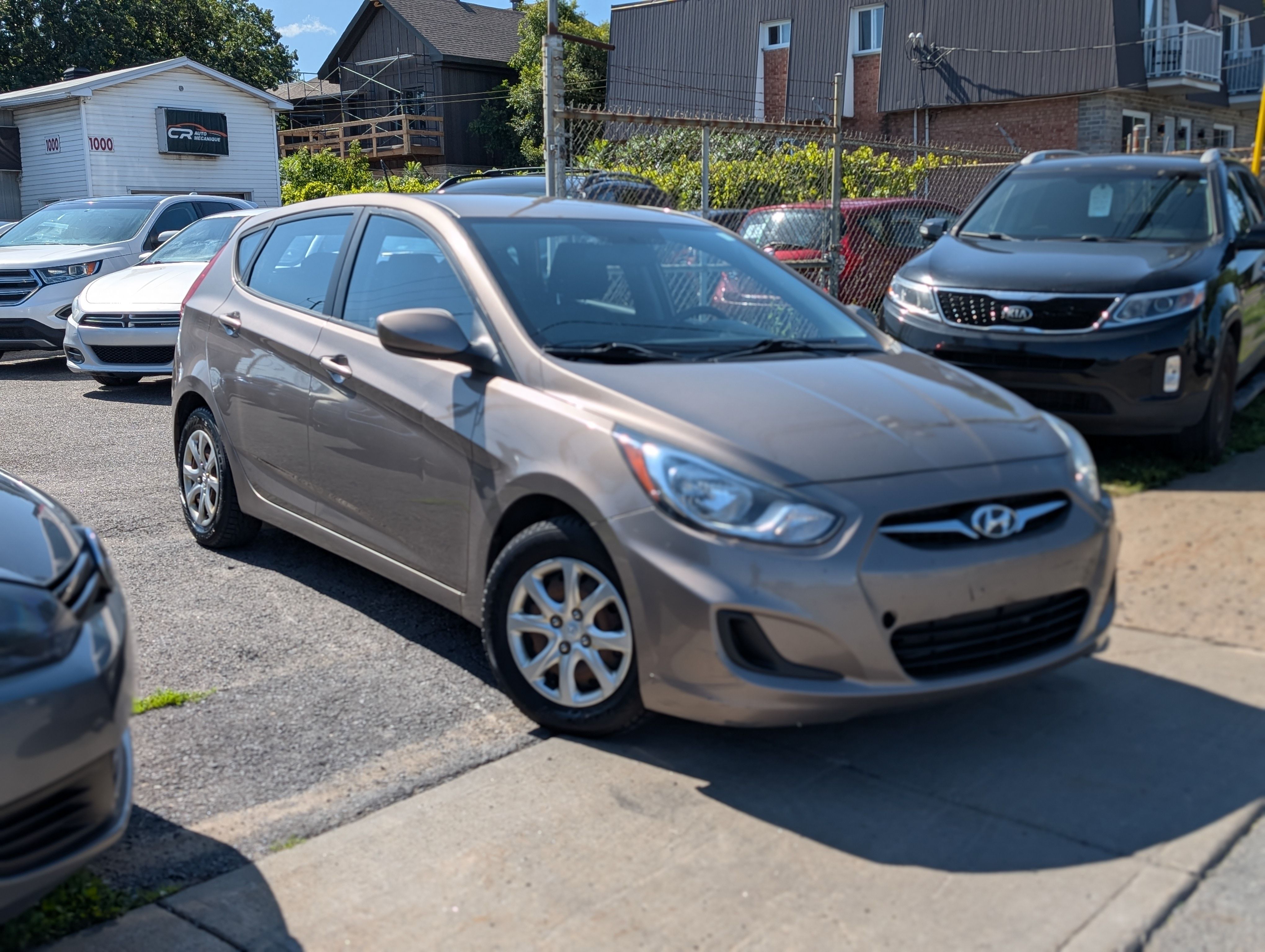Hyundai accent hatchback 2013 - Image 2