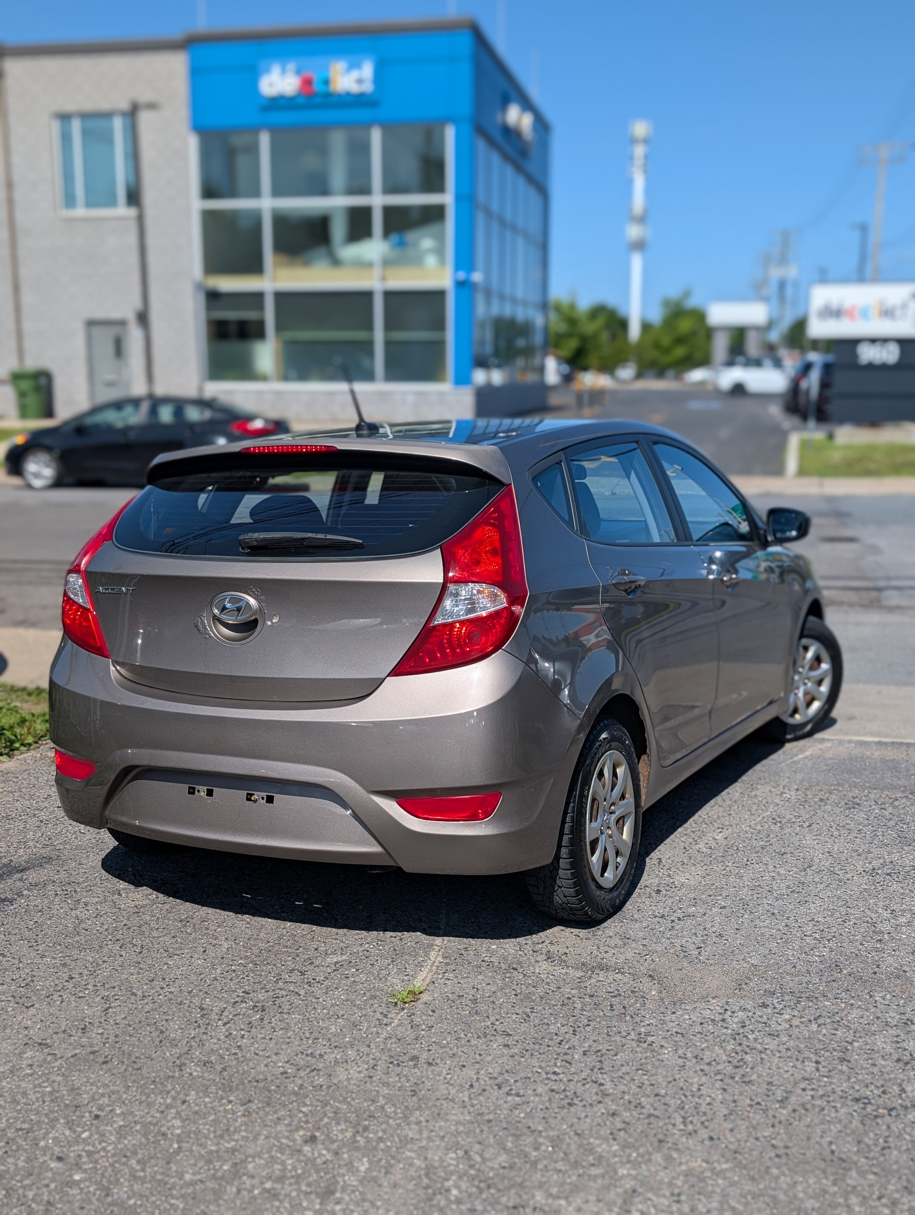 Hyundai accent hatchback 2013 - Image 3
