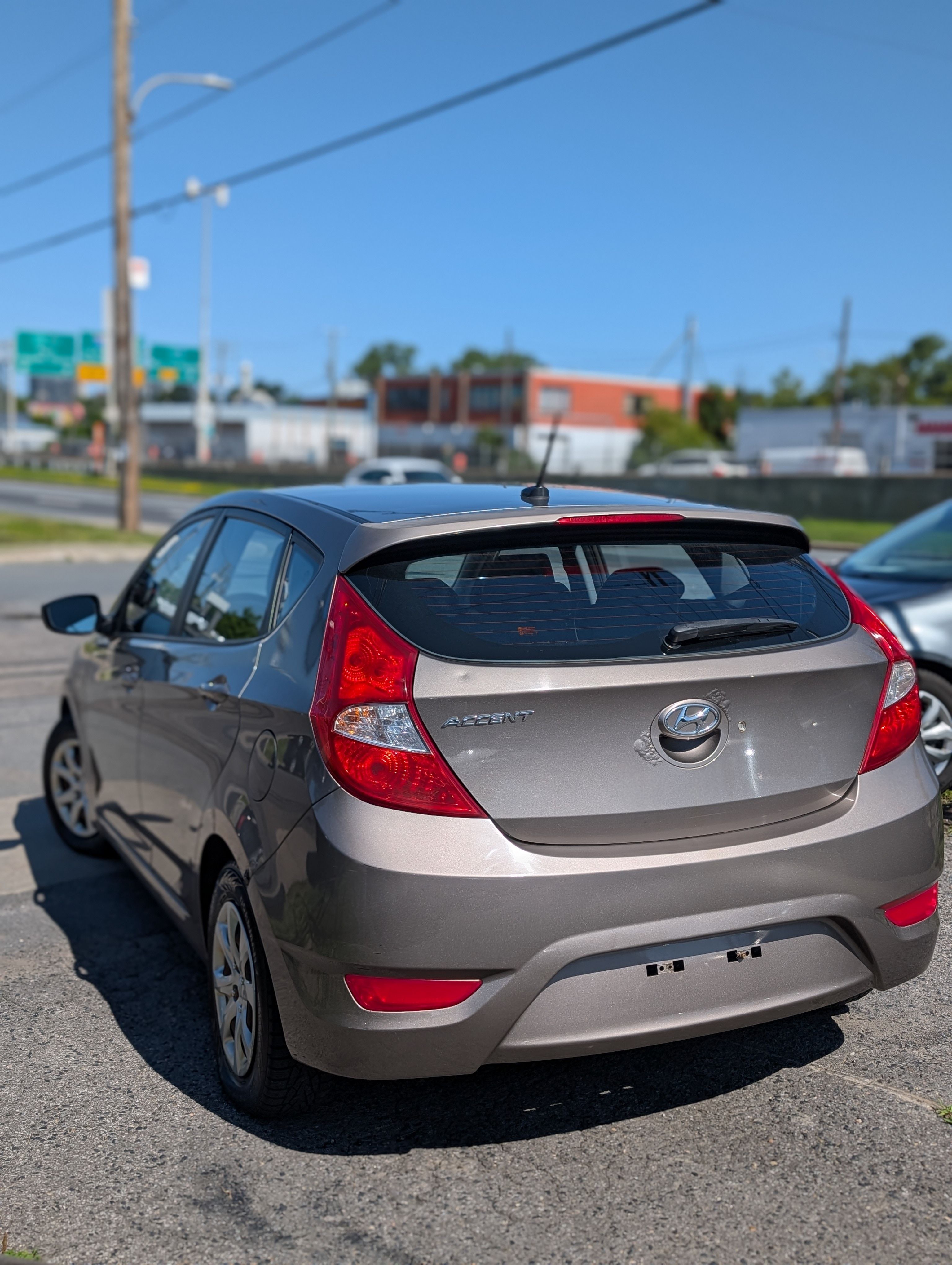 Hyundai accent hatchback 2013 - Image 5