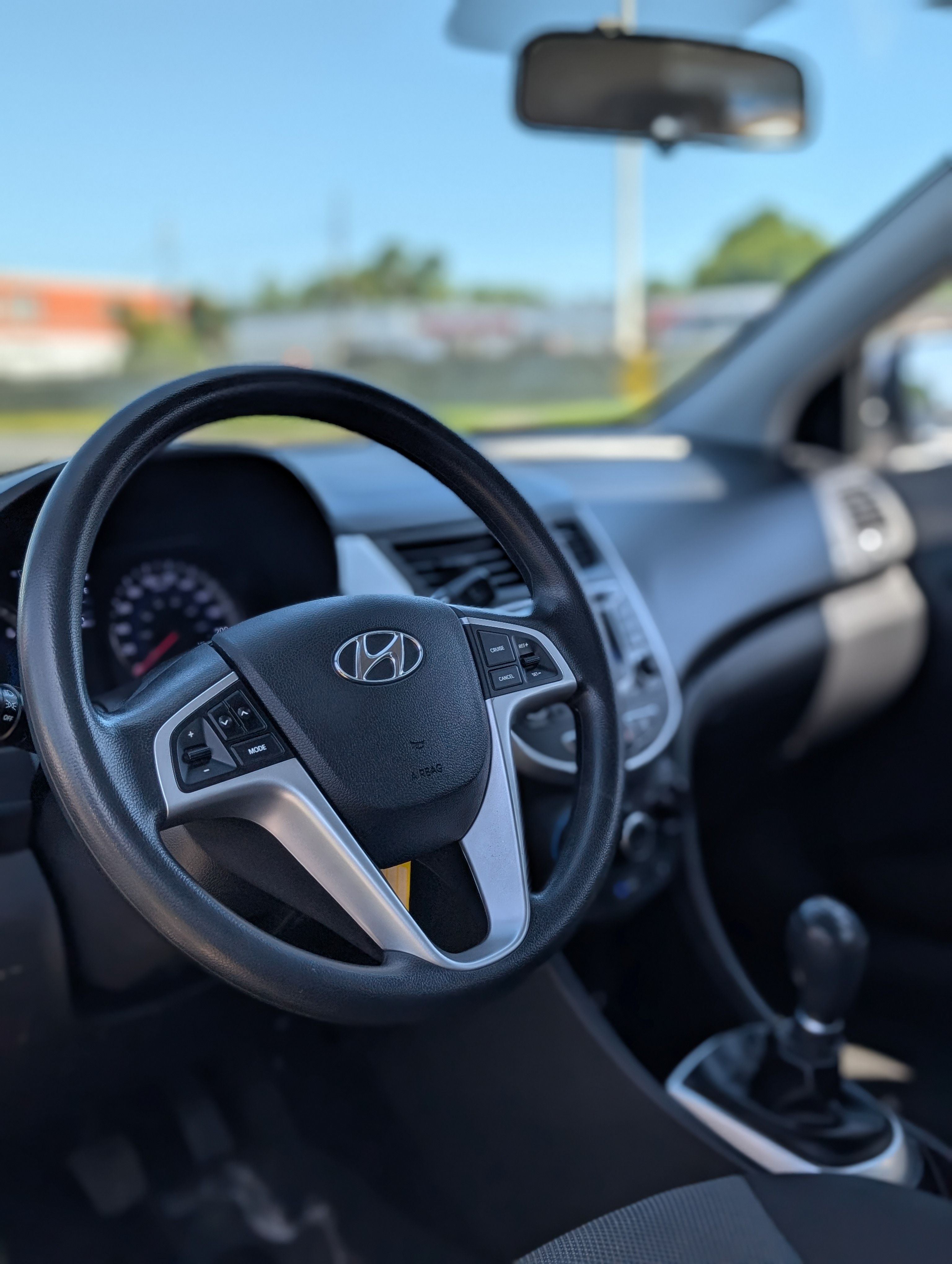 Hyundai accent hatchback 2013 - Image 6