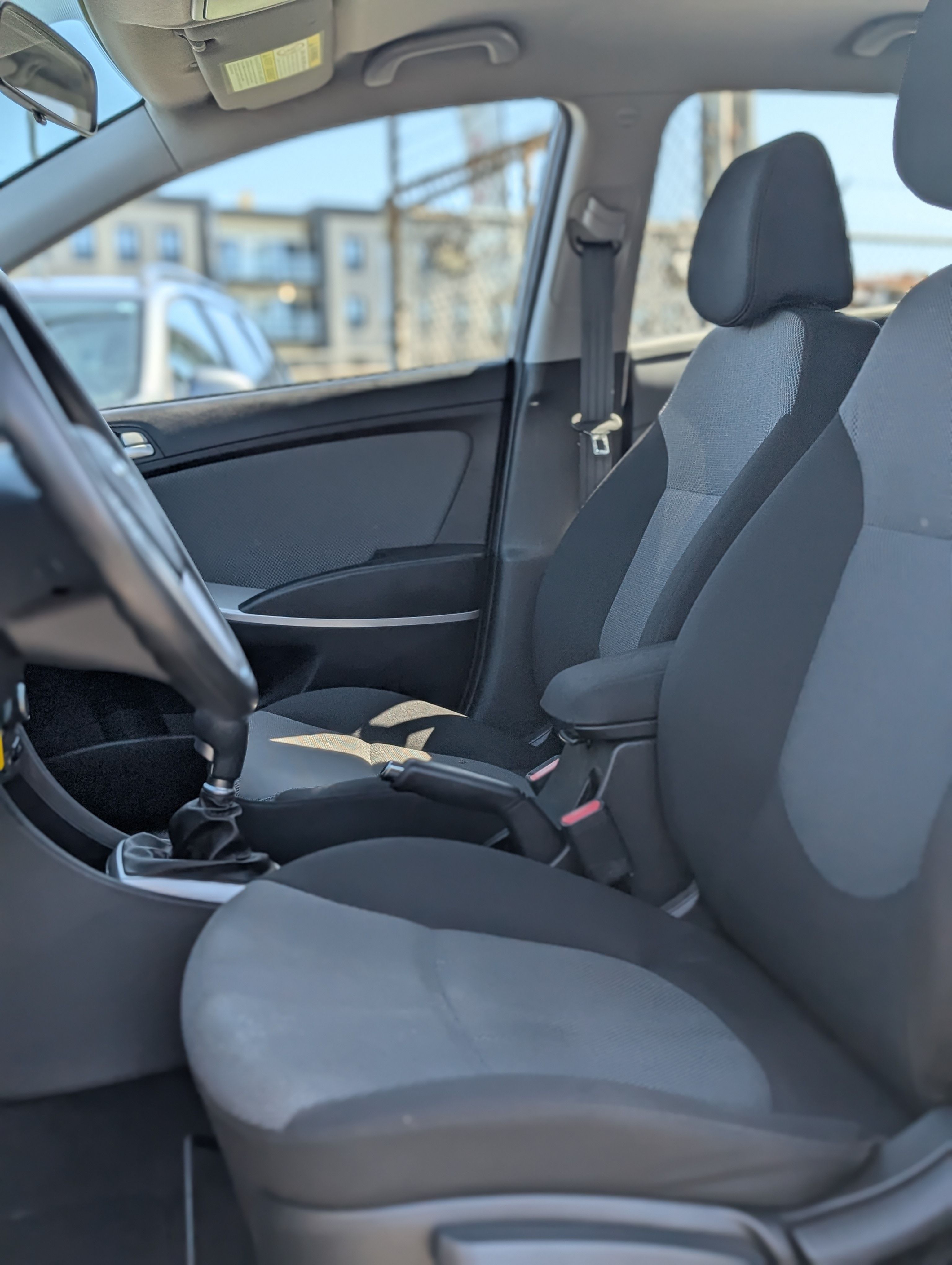 Hyundai accent hatchback 2013 - Image 7