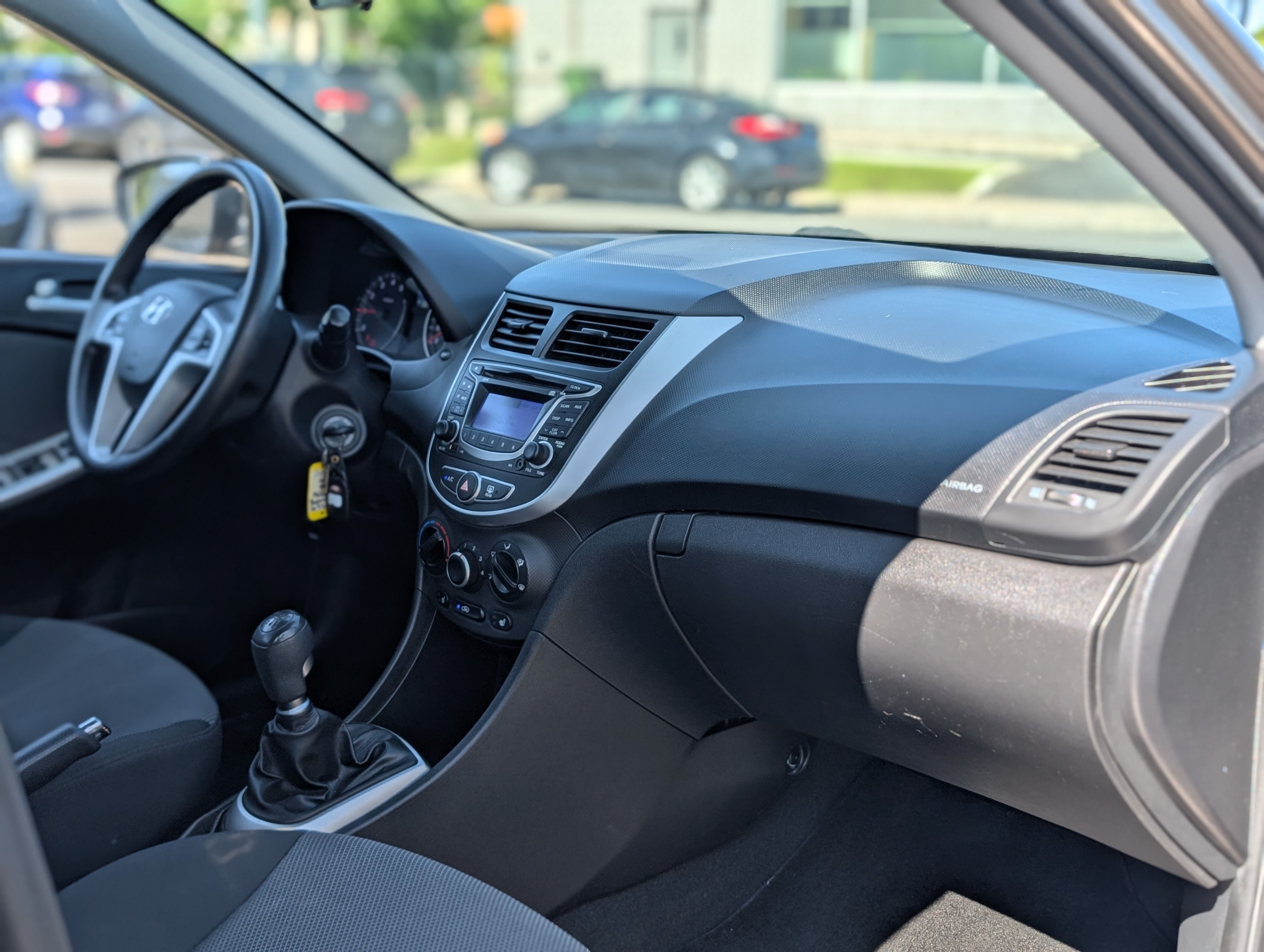 Hyundai accent hatchback 2013 - Image 8